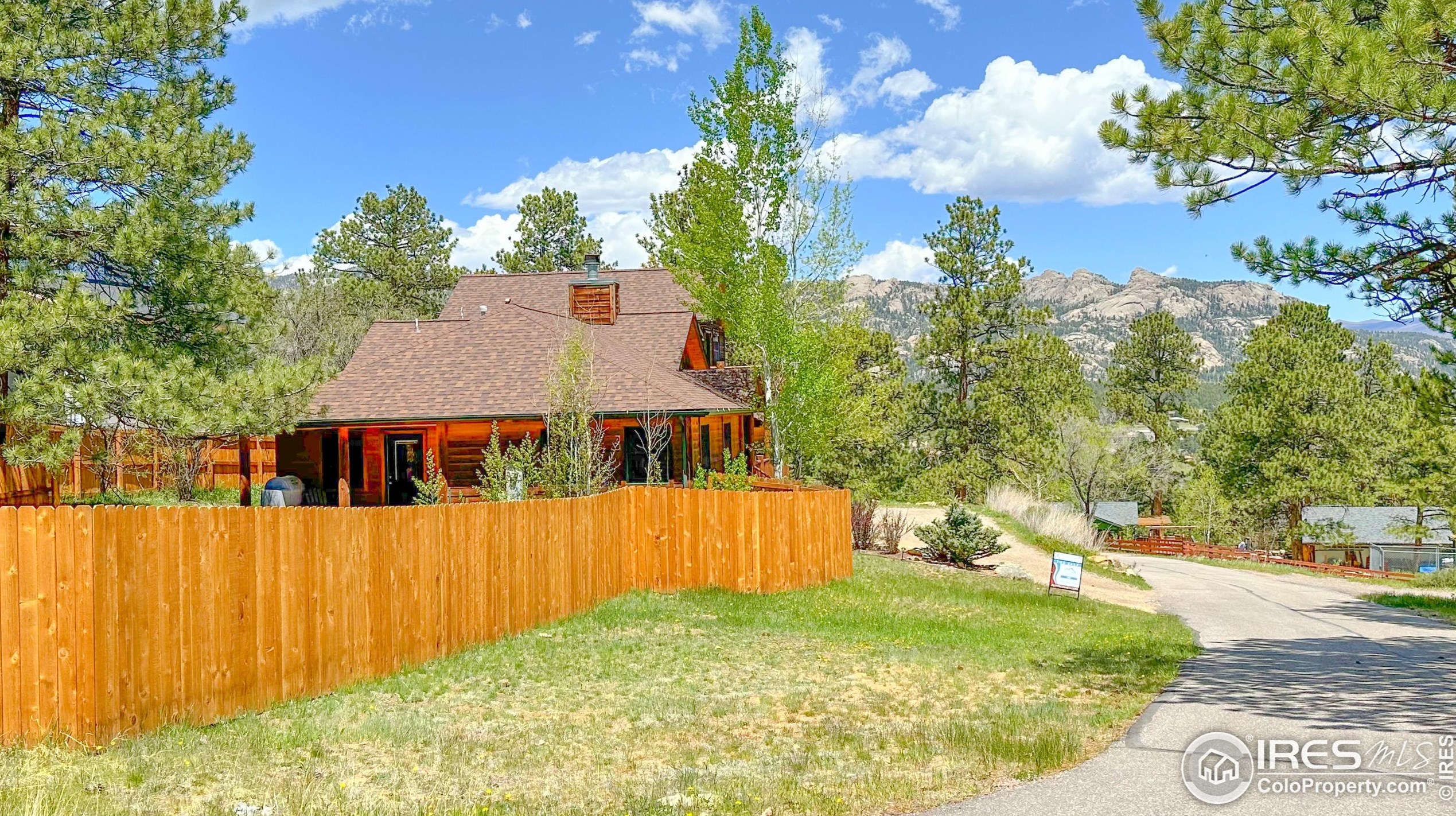 549 Ponderosa Dr, Estes Park CO 80517-7528 exterior