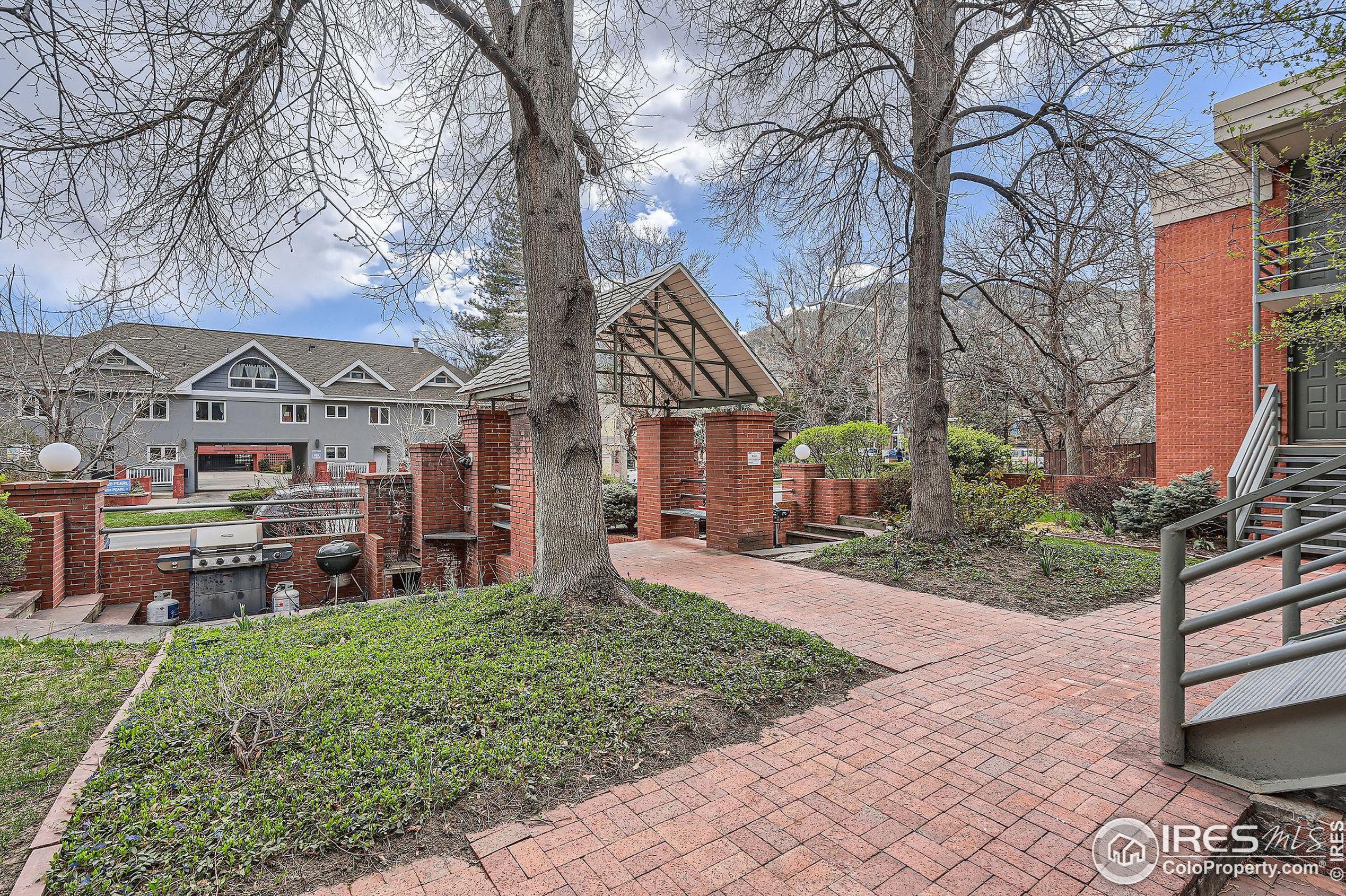 625 Pearl St, Boulder CO  80302-5060 exterior