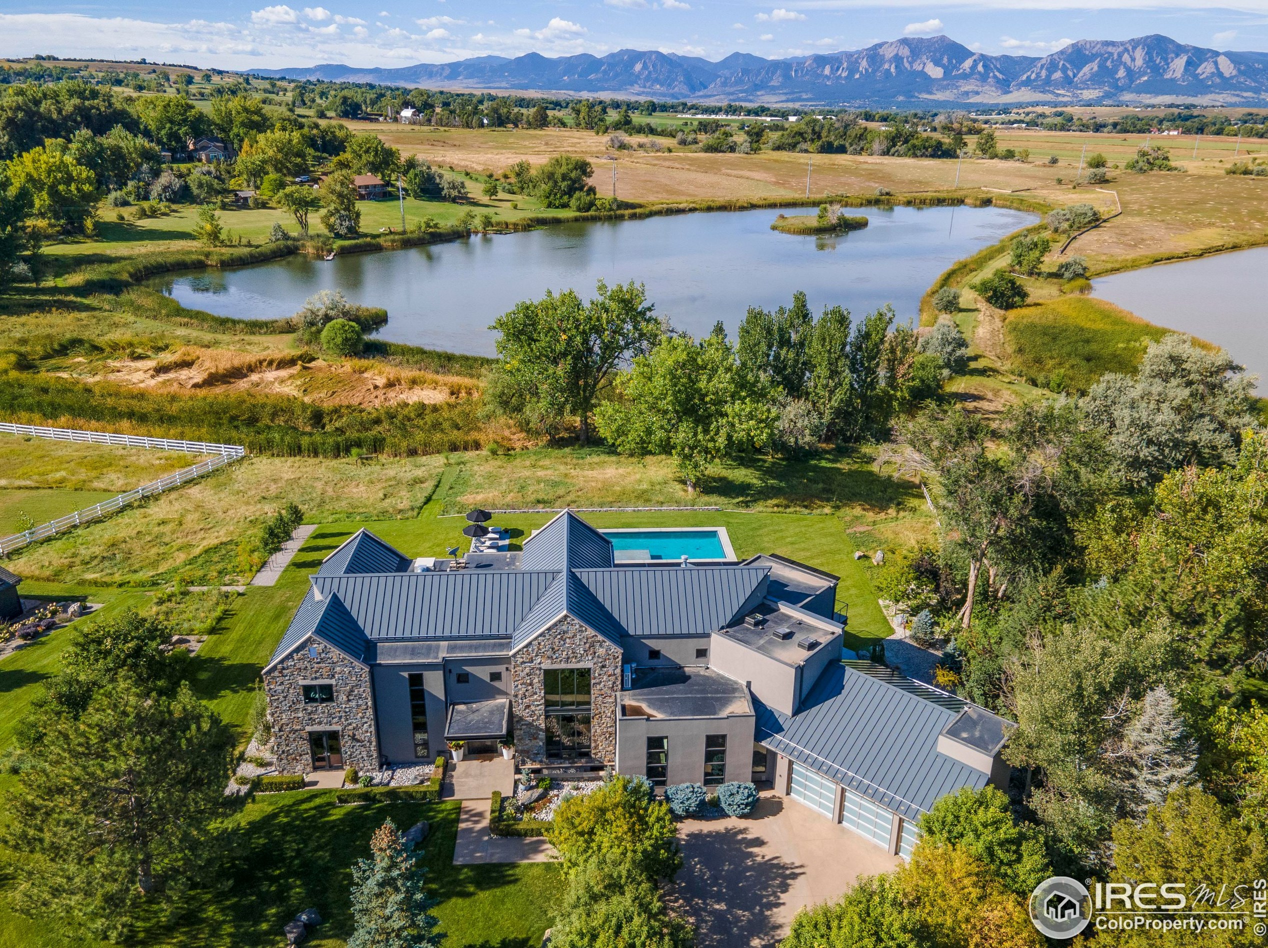 8802 Lakeside Ct, Boulder CO  80301-5107 exterior