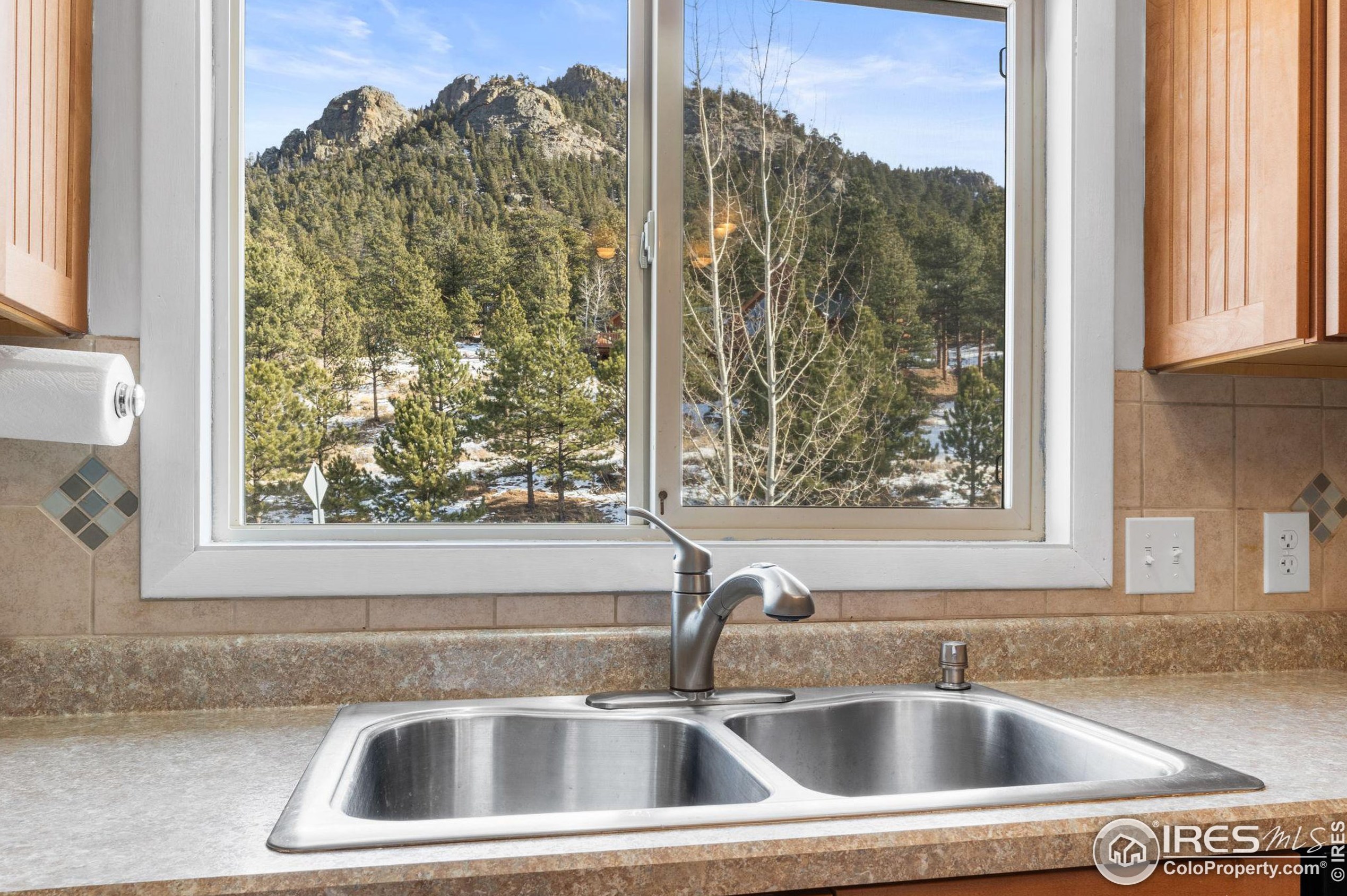 2041 Fish Creek Rd, Estes Park CO 80517-6925 exterior
