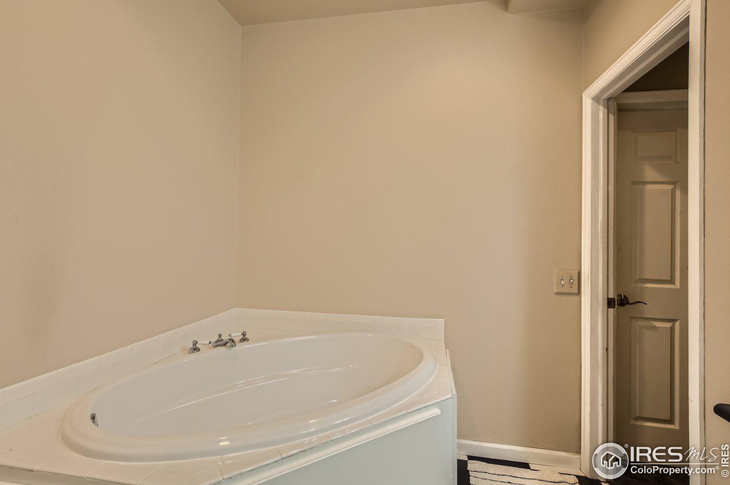 2838 Des Moines Dr, Fort Collins CO  80525-6684 exterior