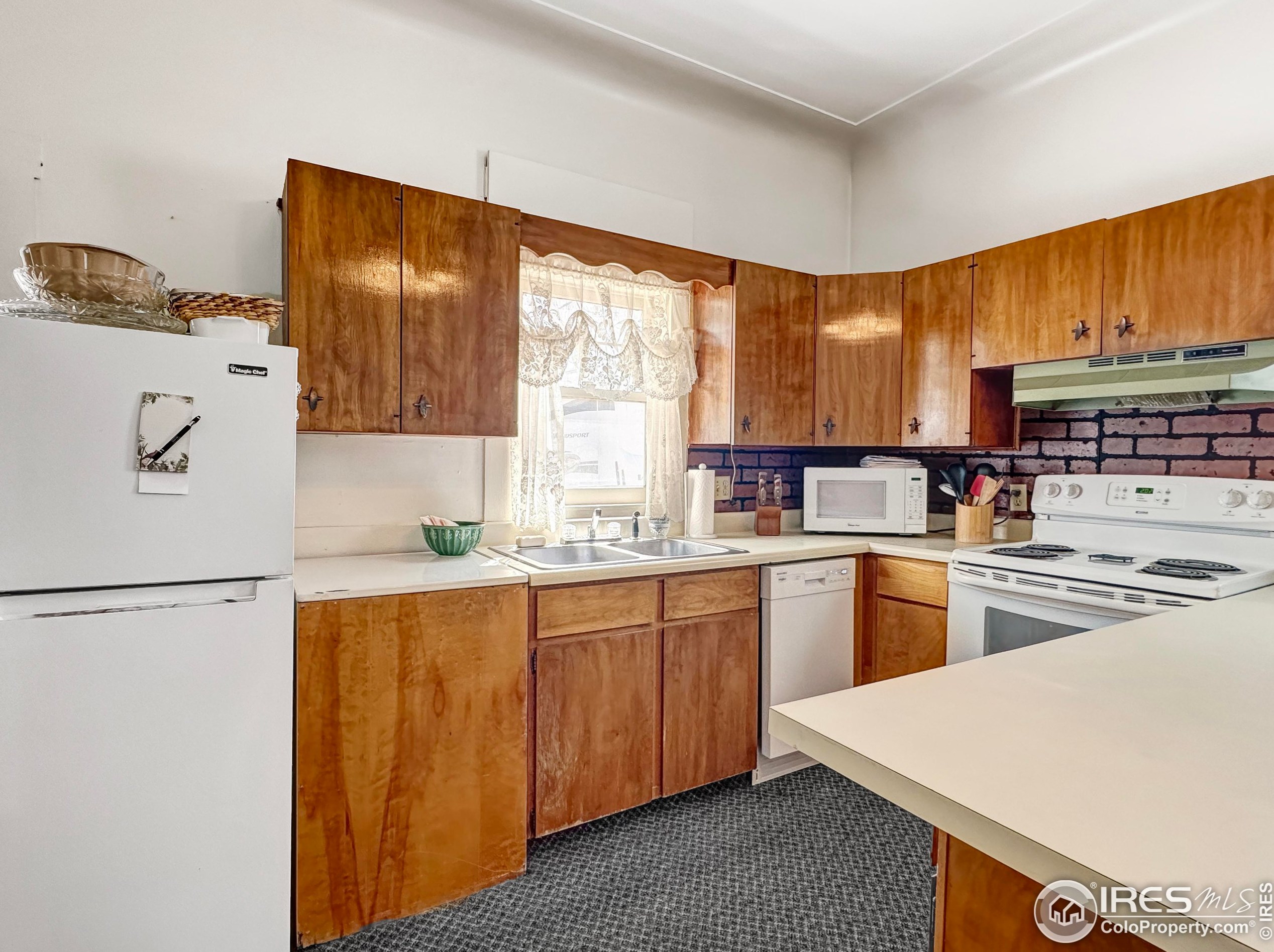 221 Denver St, Sterling CO 80751-4037 exterior