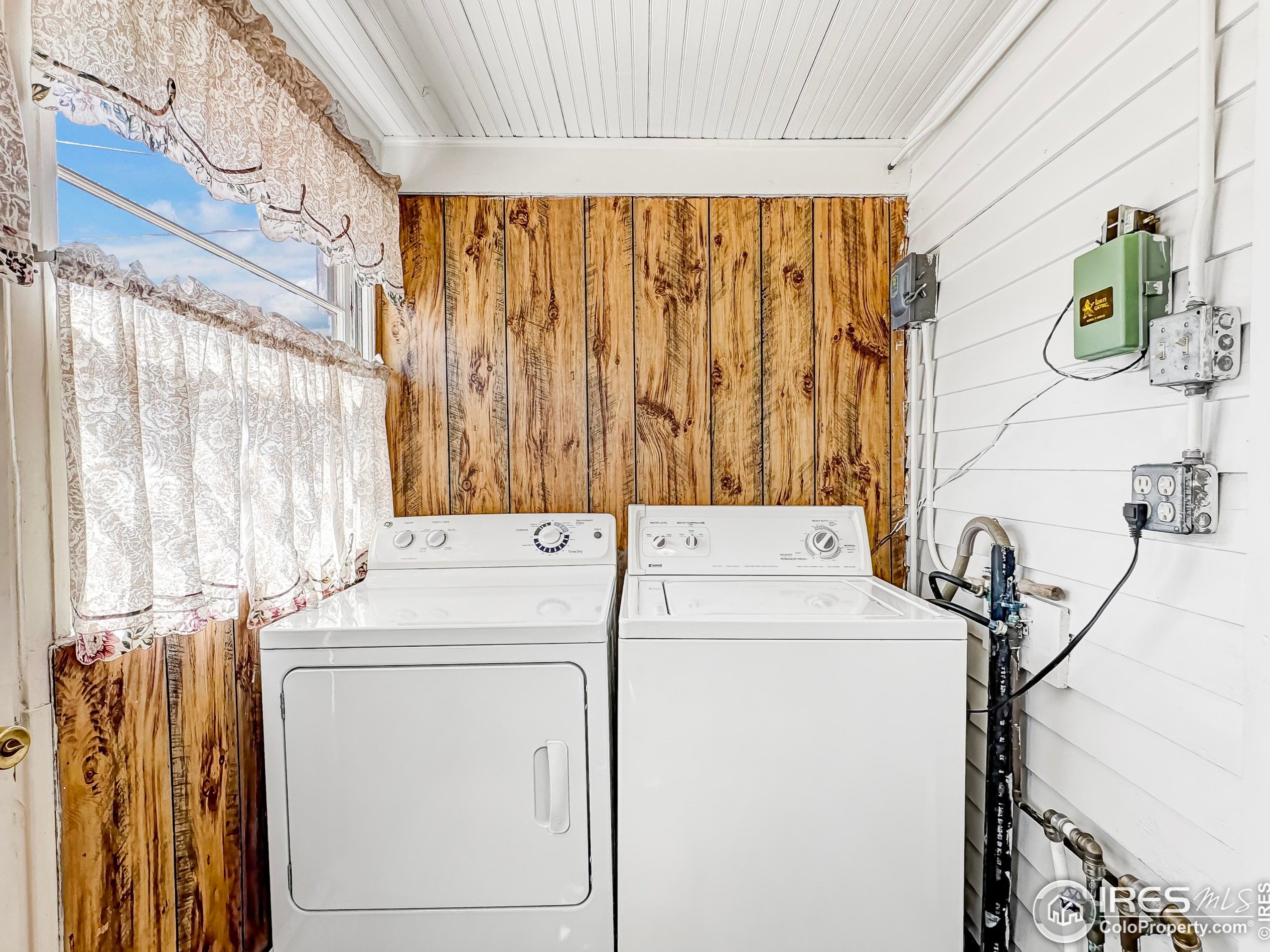 221 Denver St, Sterling CO 80751-4037 exterior