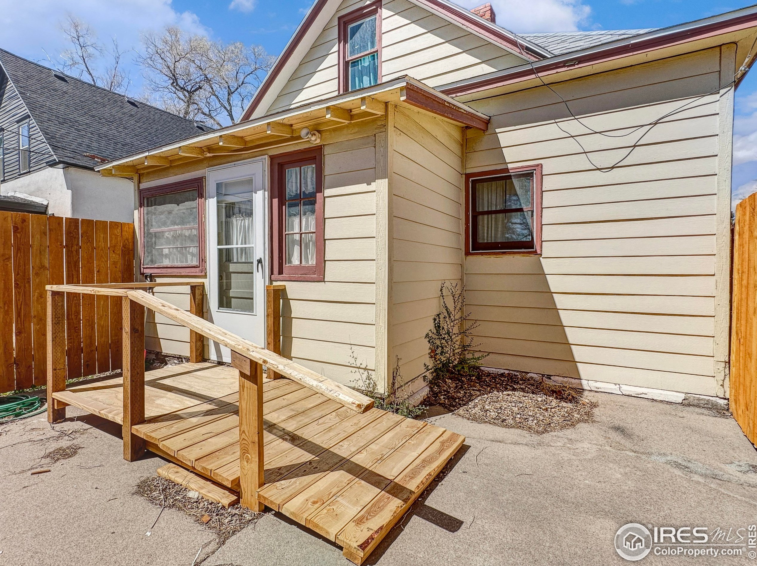 221 Denver St, Sterling CO 80751-4037 exterior