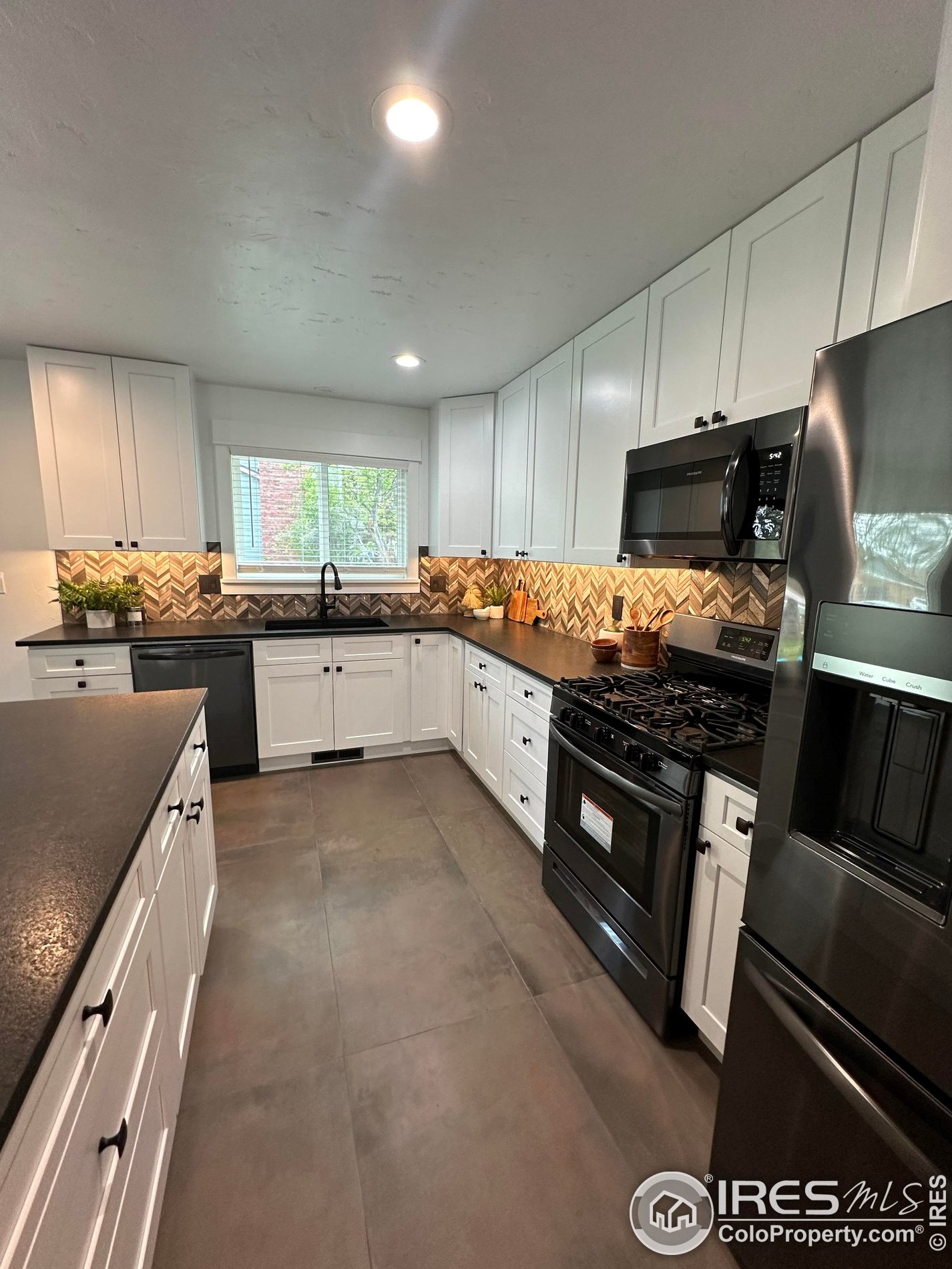 1725 Centennial Rd, Fort Collins CO 80525-4702 exterior