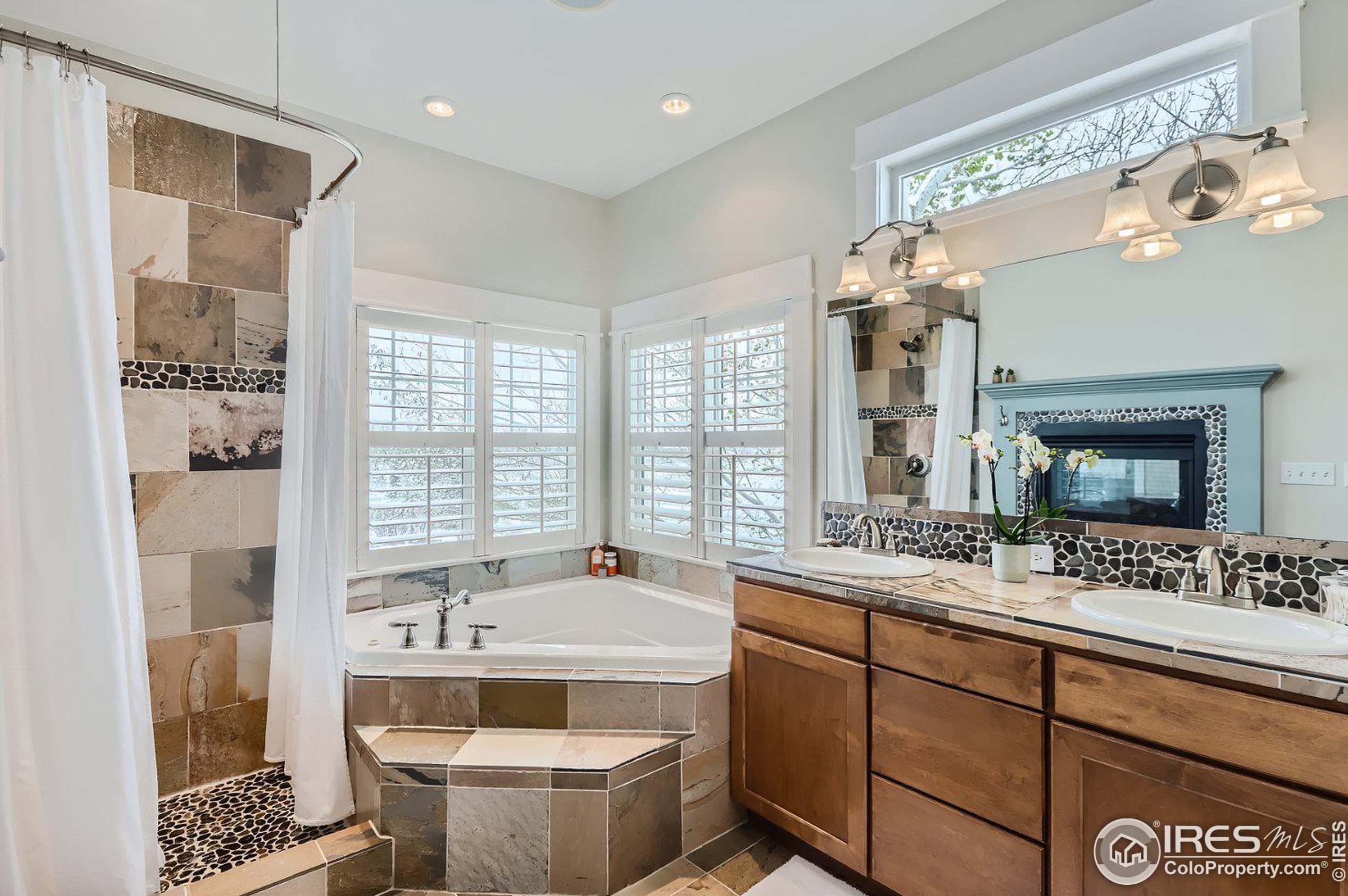 1283 Hilltop Cir, Fort Collins CO  80550-3336 exterior