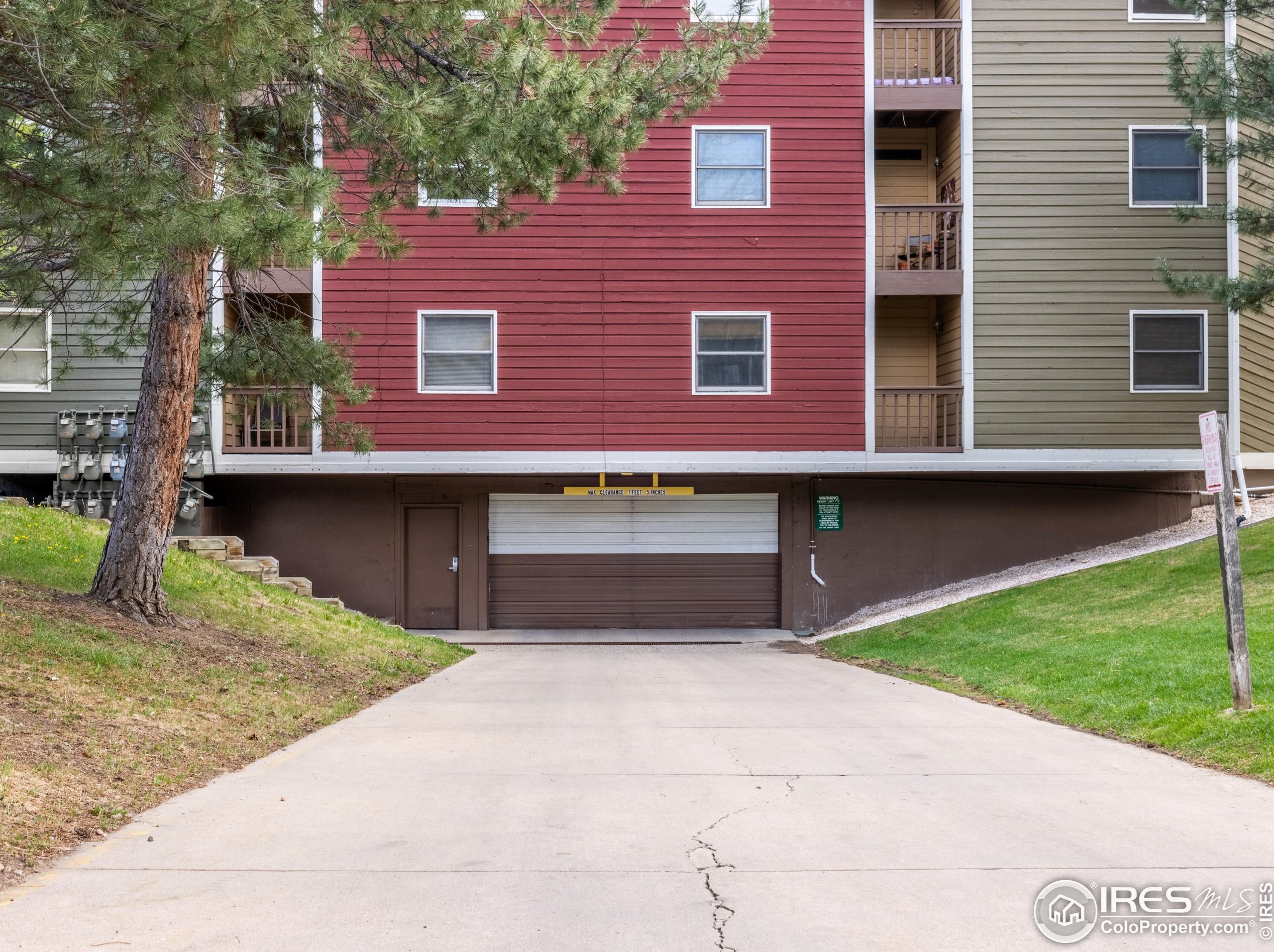 2892 Shadow Creek Dr, Boulder CO  80303-1746 exterior