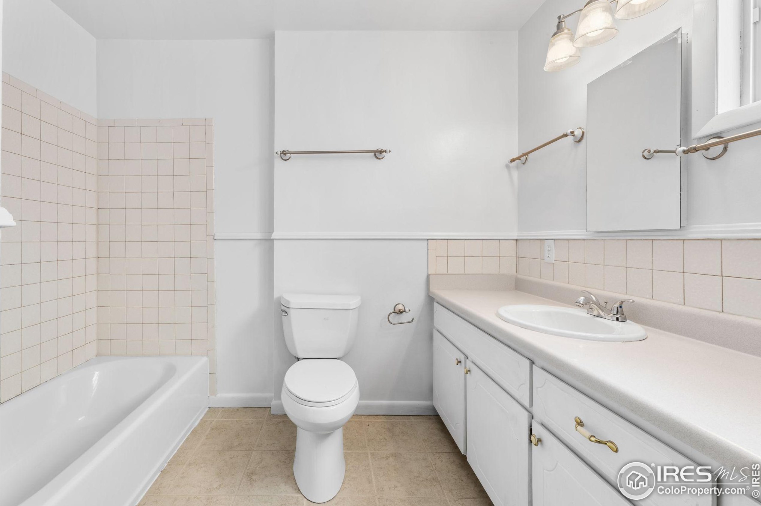 2041 Fish Creek Rd, Estes Park CO 80517-6925 exterior