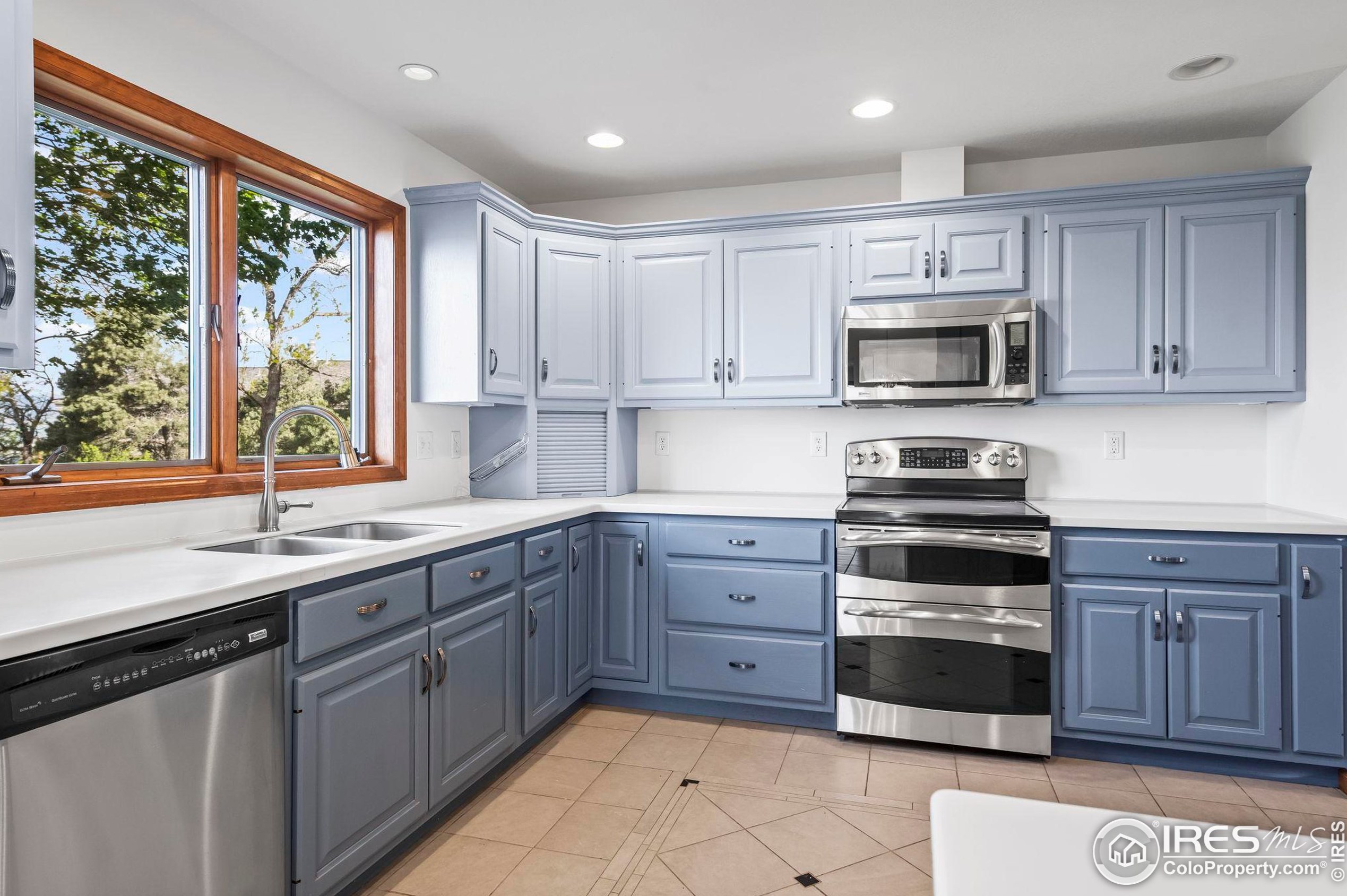 375 Majestic Vw Dr, Boulder CO  80303-4503 exterior
