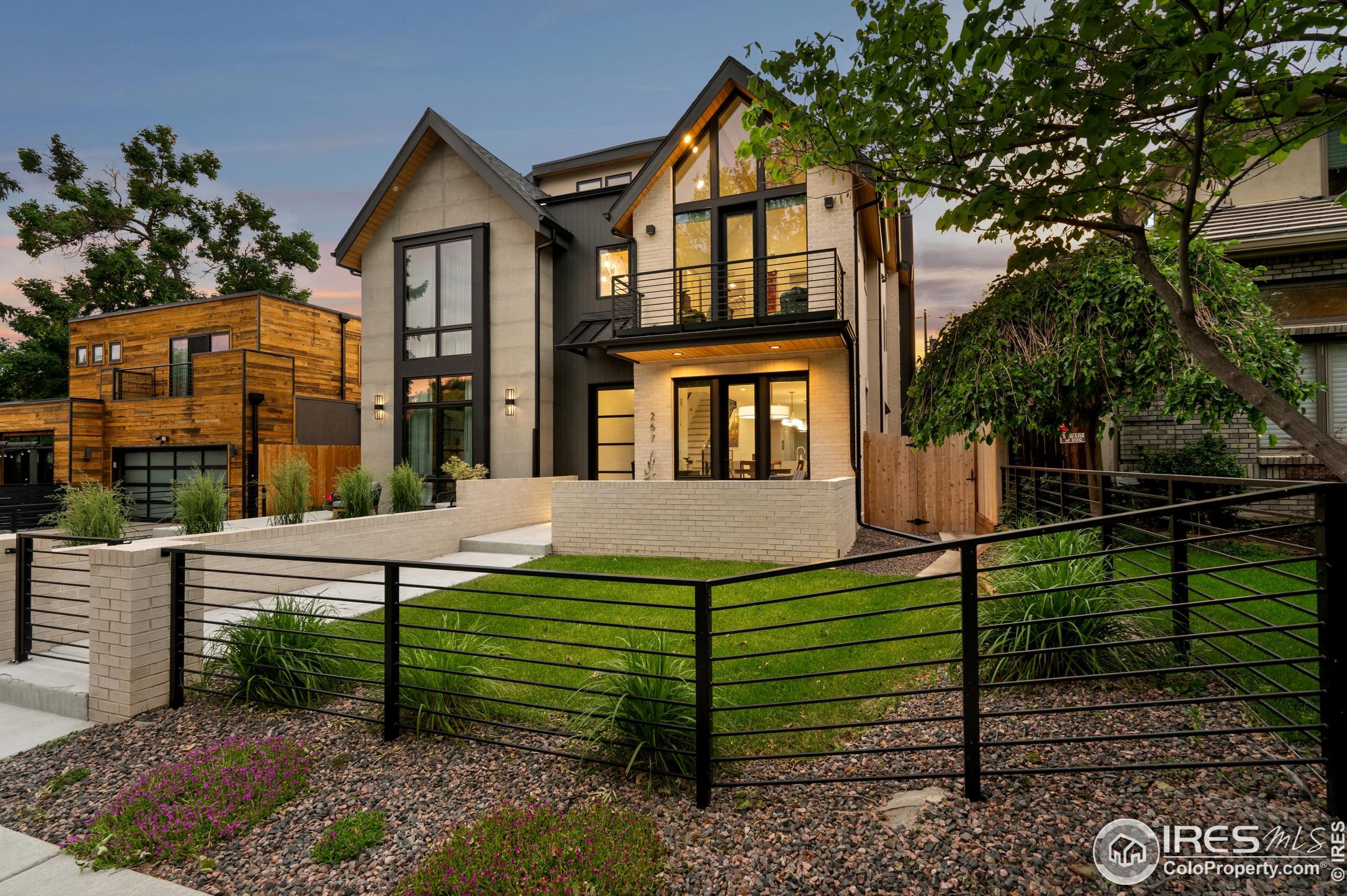 257 Jackson St, Denver CO  80206-5524 exterior