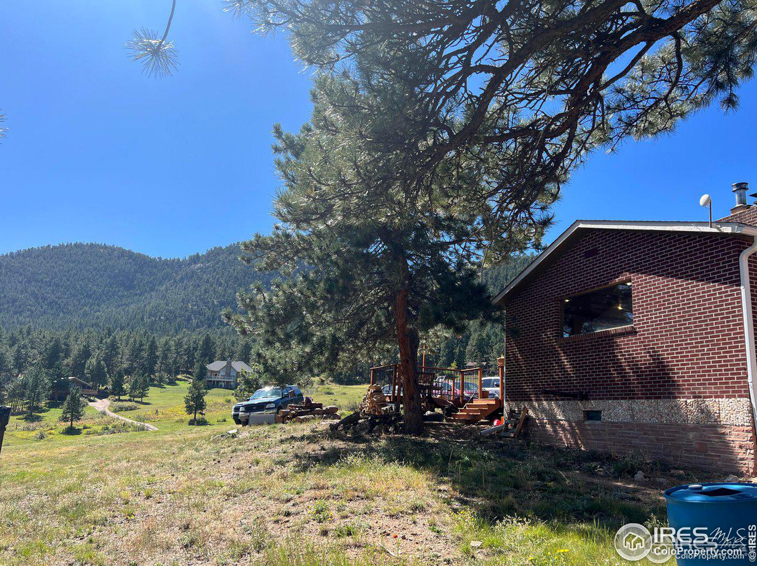 545 Pinewood Dr, Lyons CO  80540-8132 exterior