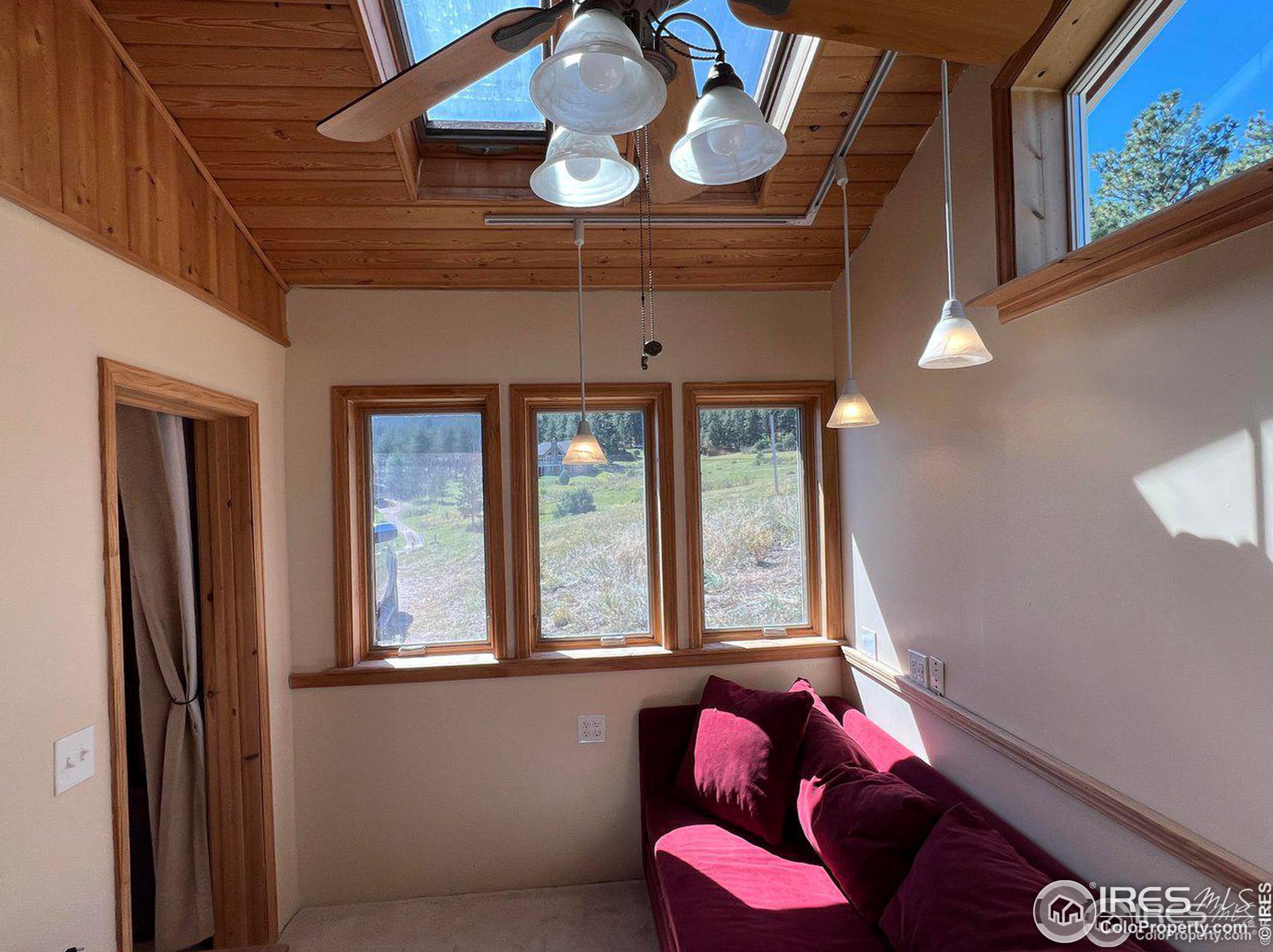 545 Pinewood Dr, Lyons CO  80540-8132 exterior