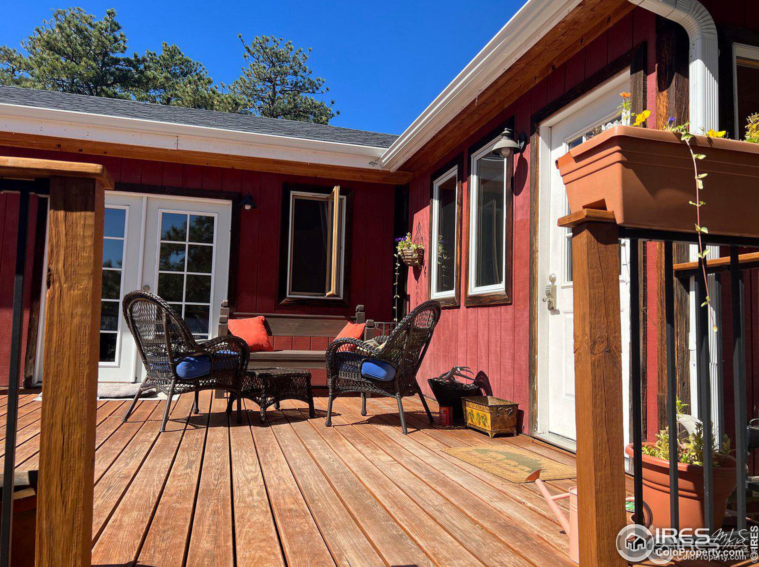 545 Pinewood Dr, Lyons CO  80540-8132 exterior