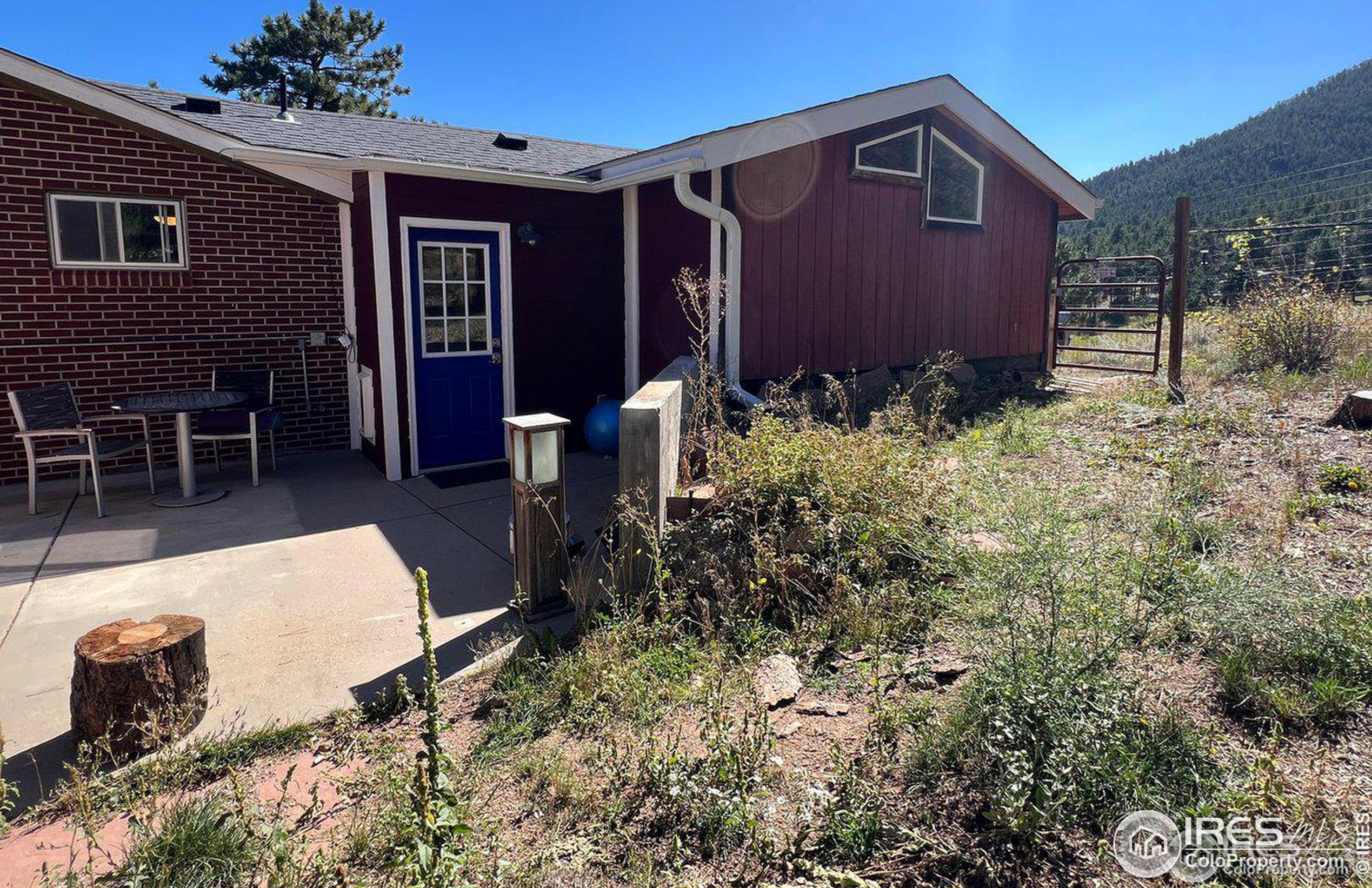 545 Pinewood Dr, Lyons CO  80540-8132 exterior
