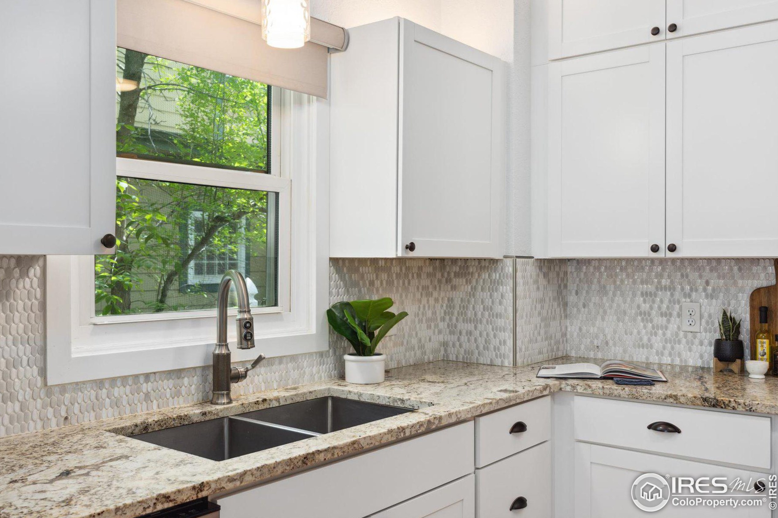 330 Collyer St, Longmont CO  80501-5519 exterior