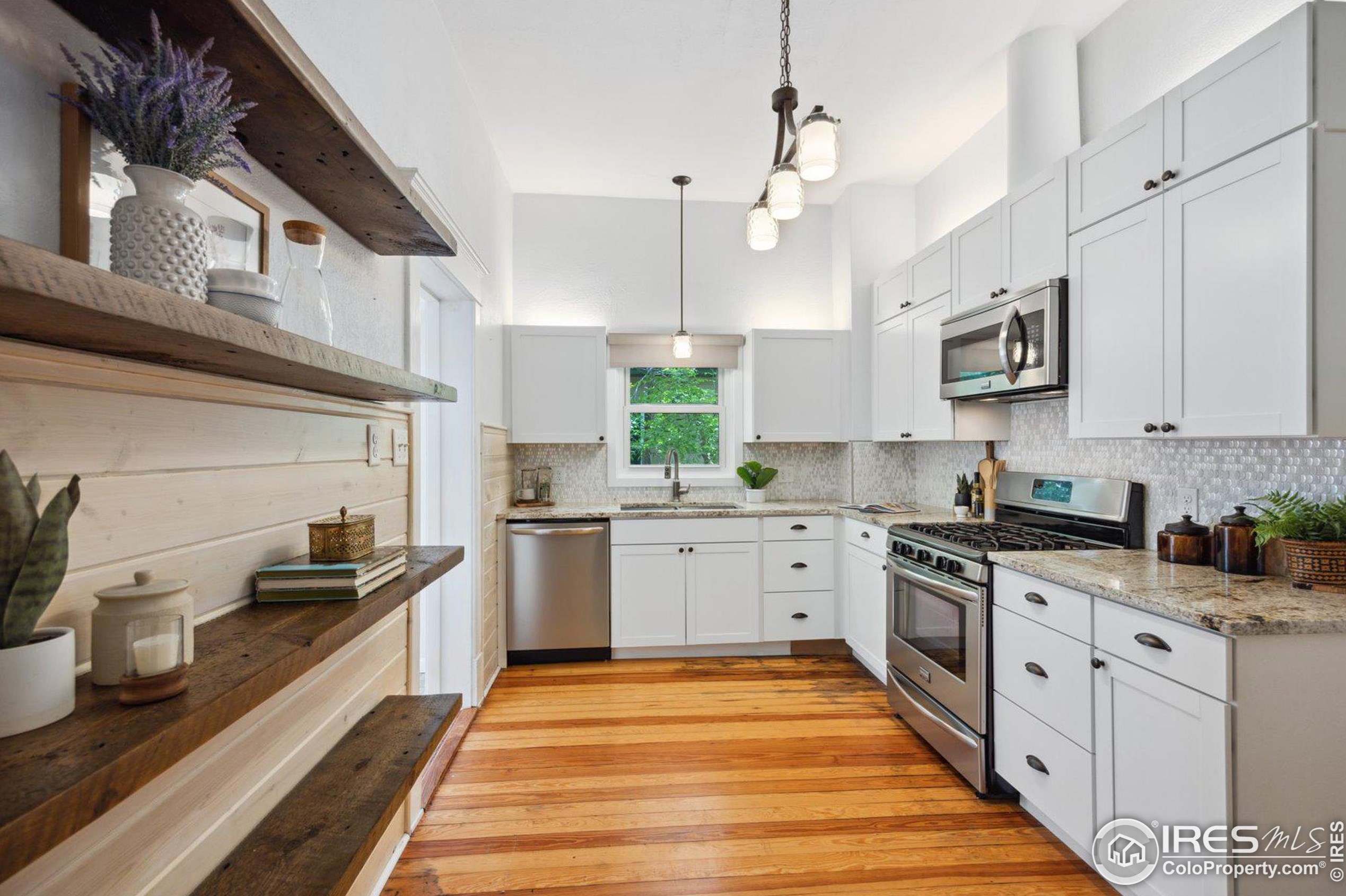 330 Collyer St, Longmont CO  80501-5519 exterior