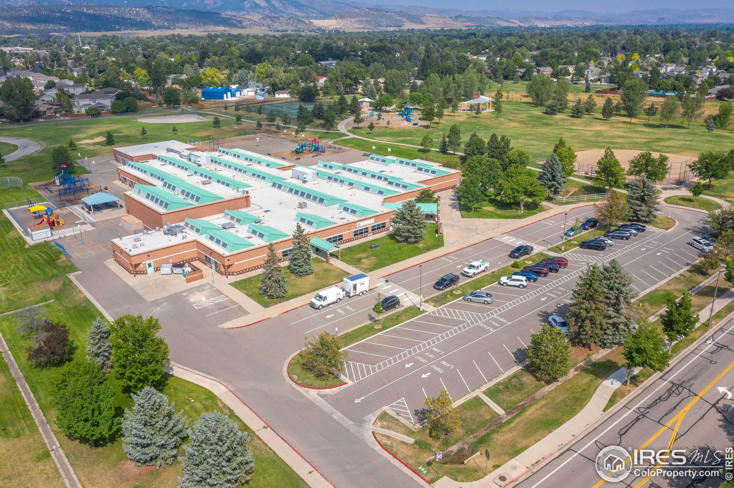 1906 Glenview Ct, Fort Collins CO  80526-3321 exterior