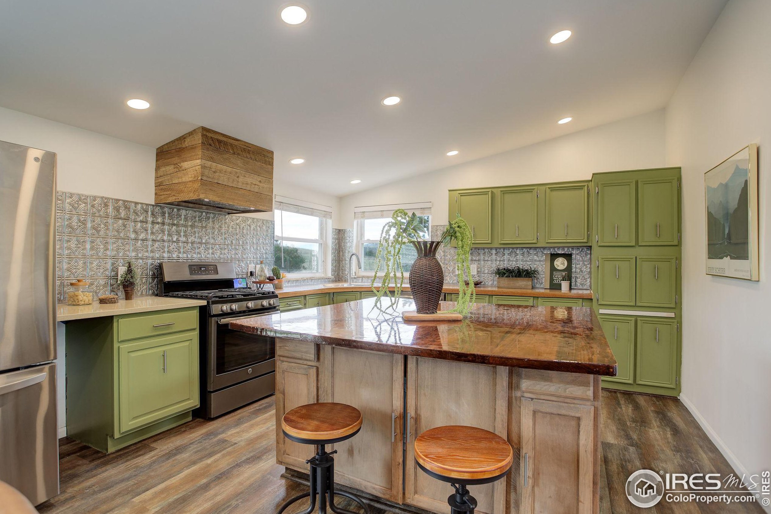 986 Deer Mdw Way, Red Feather Lakes CO 80536-9505 exterior