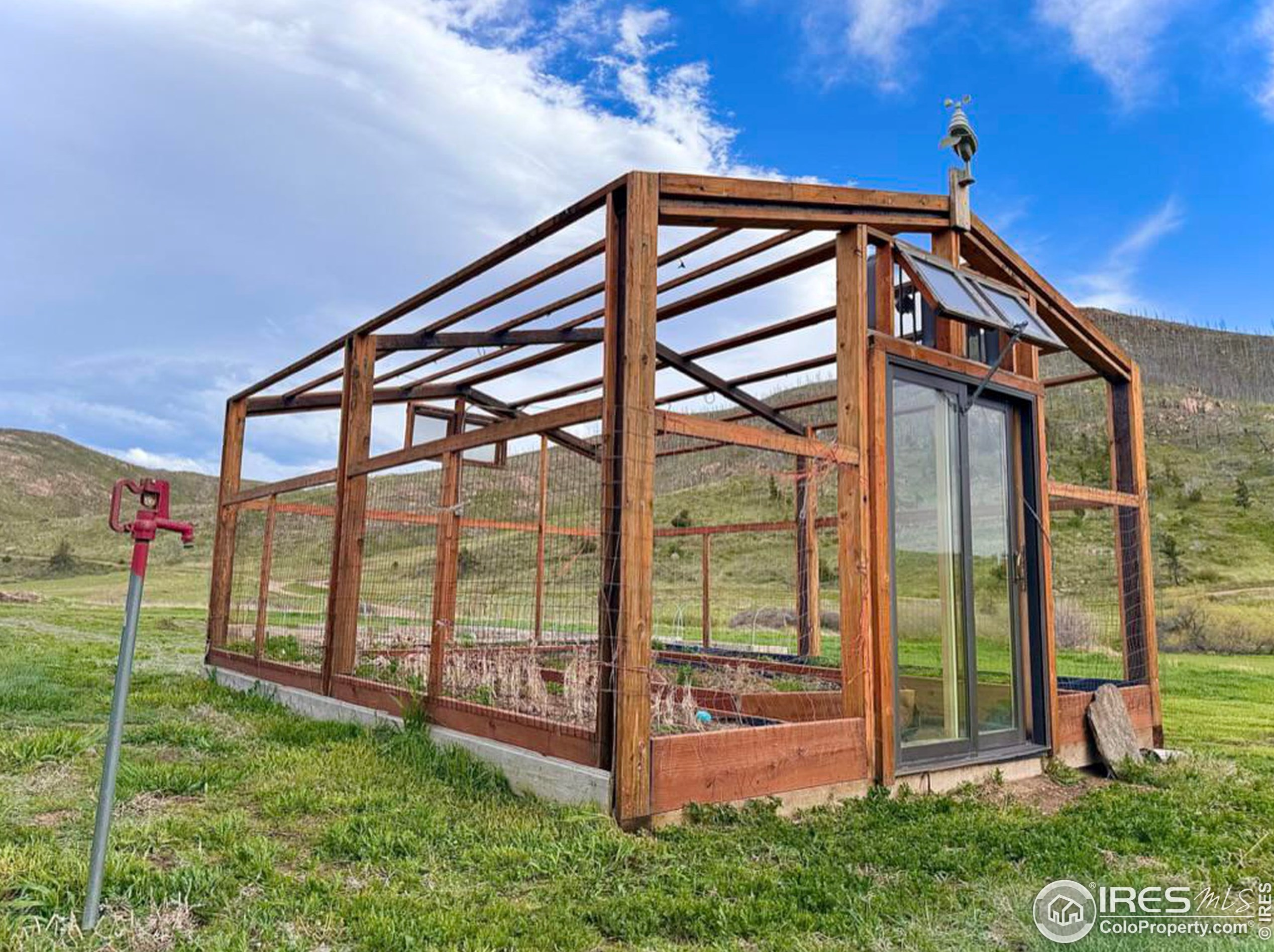 986 Deer Mdw Way, Red Feather Lakes CO 80536-9505 exterior