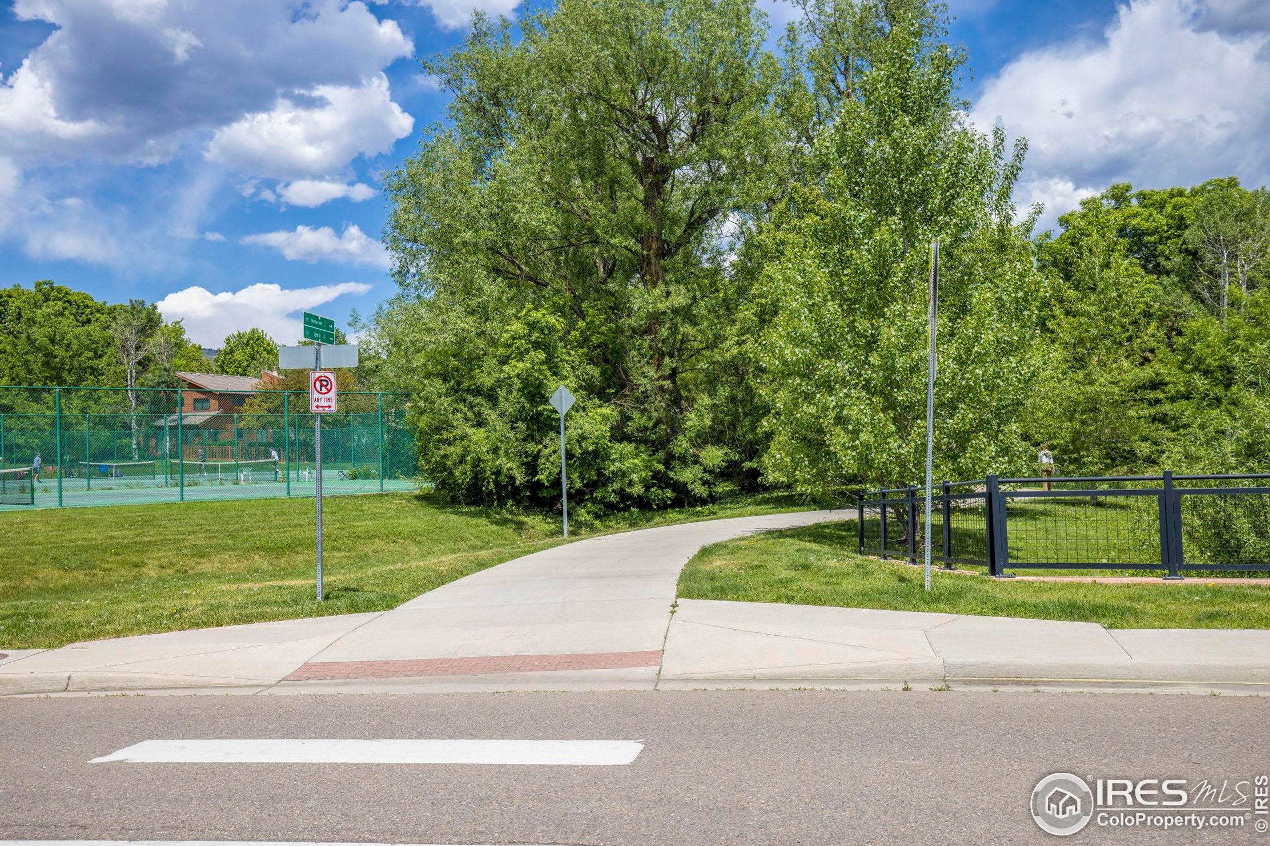 3805 Northbrook Dr, Boulder CO 80304-1436 exterior