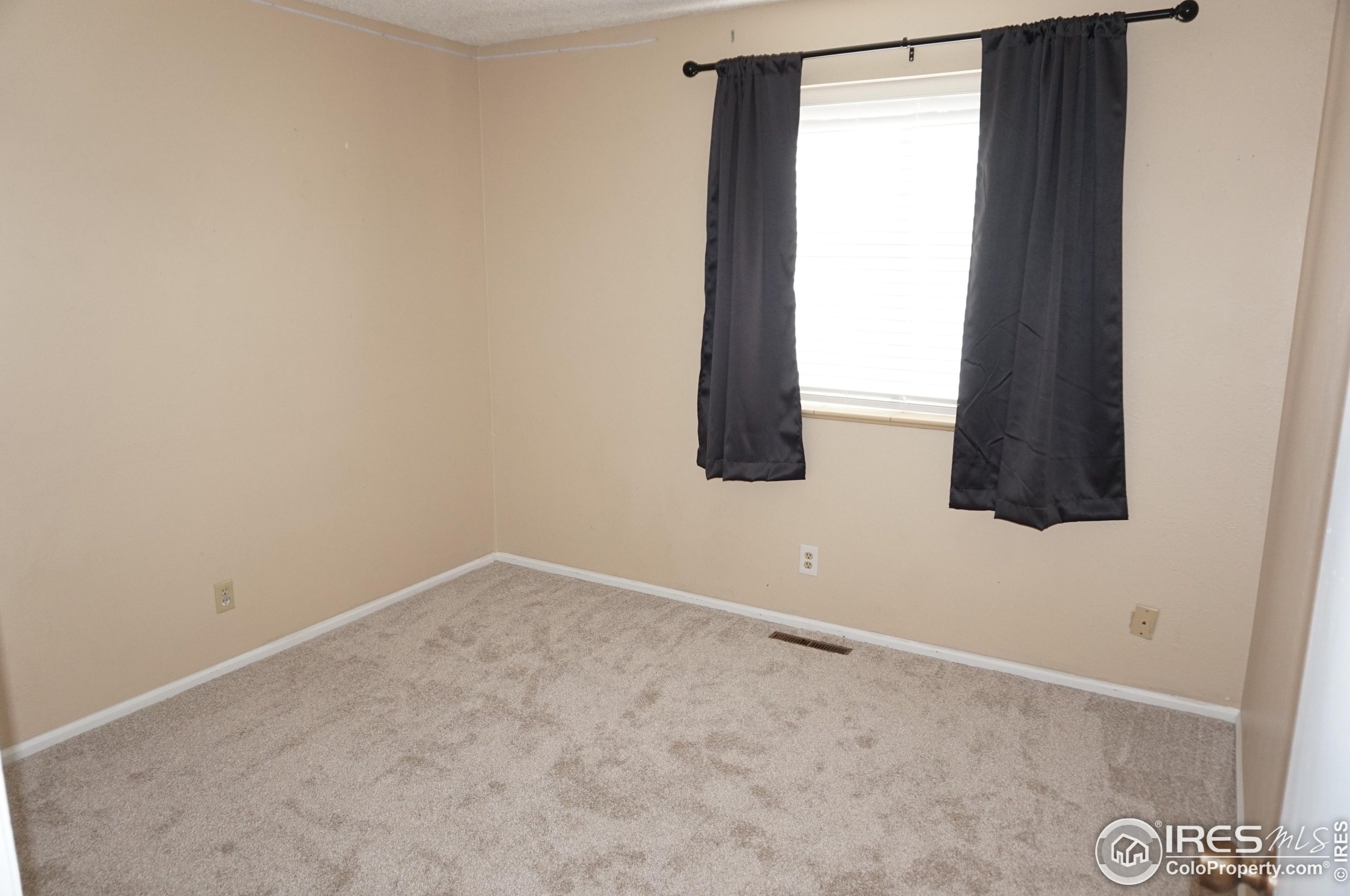 3346 Apple Ave, Loveland CO 80538-2515 exterior