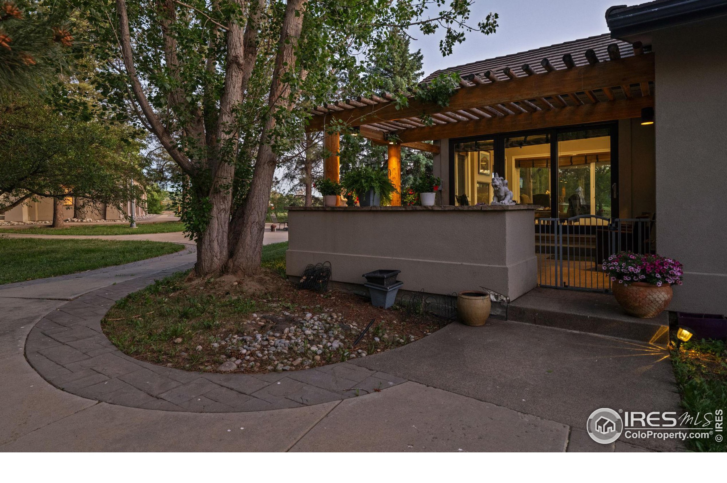 2300 Willow Crk Dr, Boulder CO  80301-5027 exterior