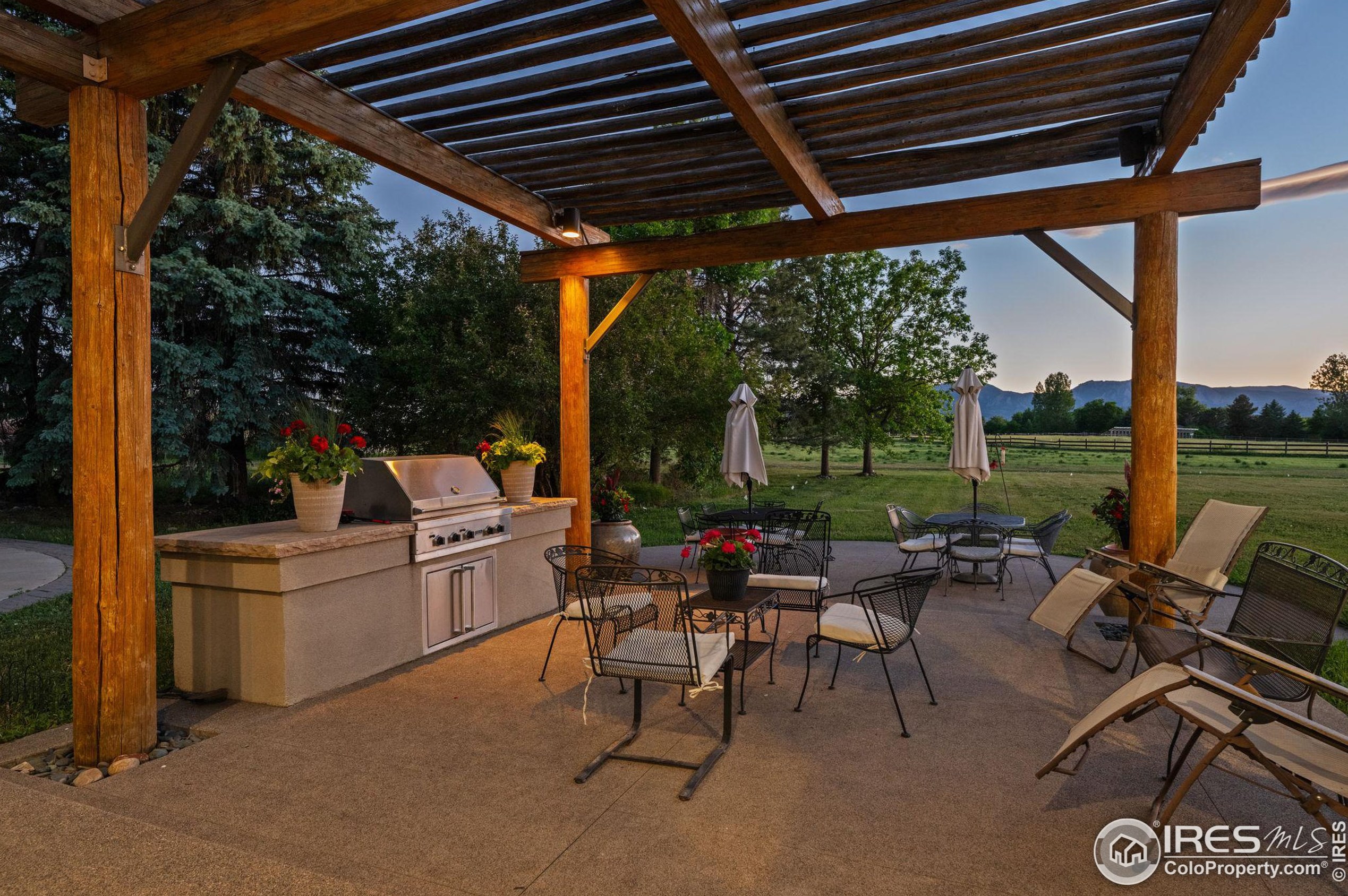 2300 Willow Crk Dr, Boulder CO  80301-5027 exterior