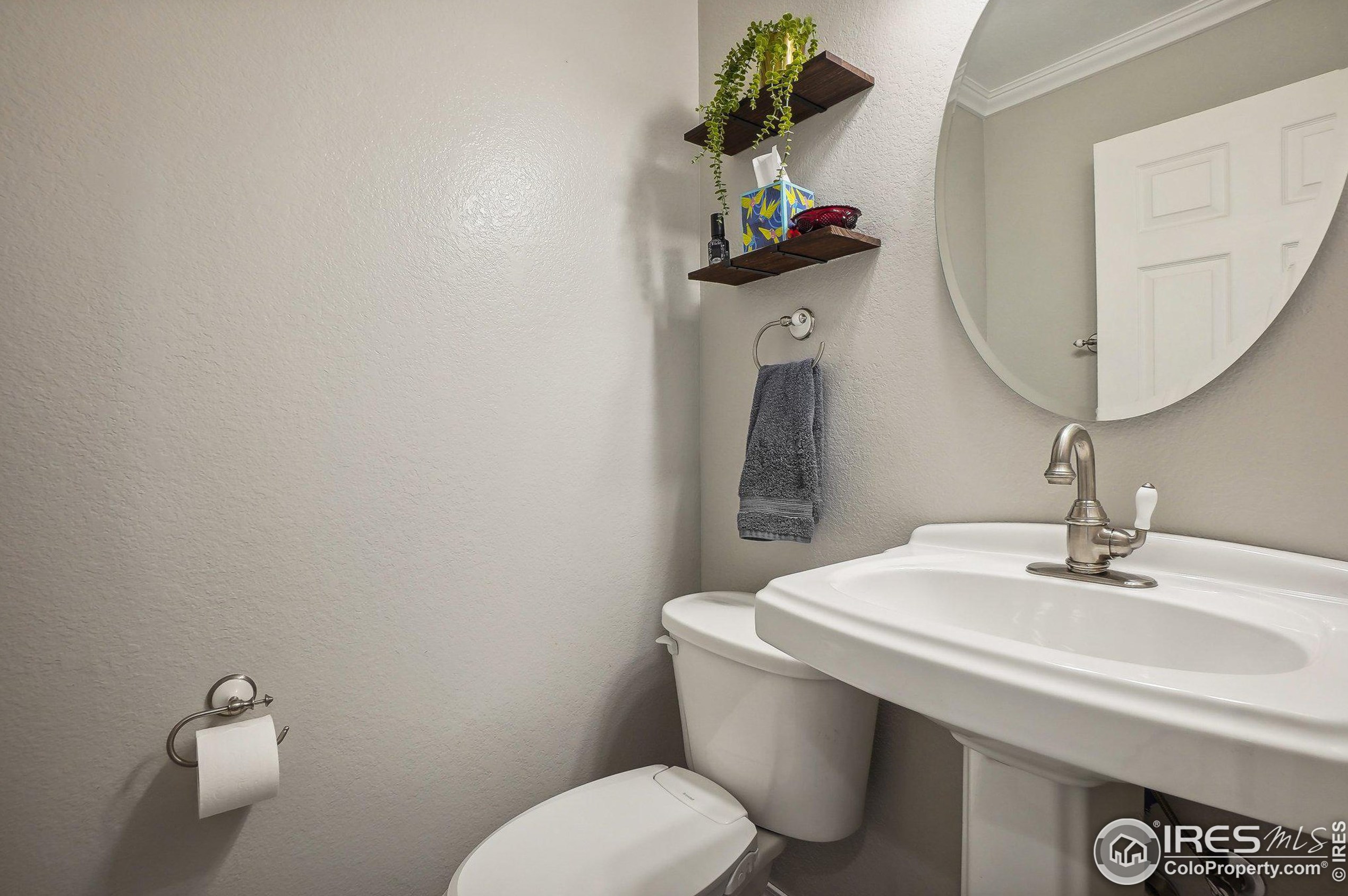 5710 Hickory St, Littleton CO 80120-2217 exterior