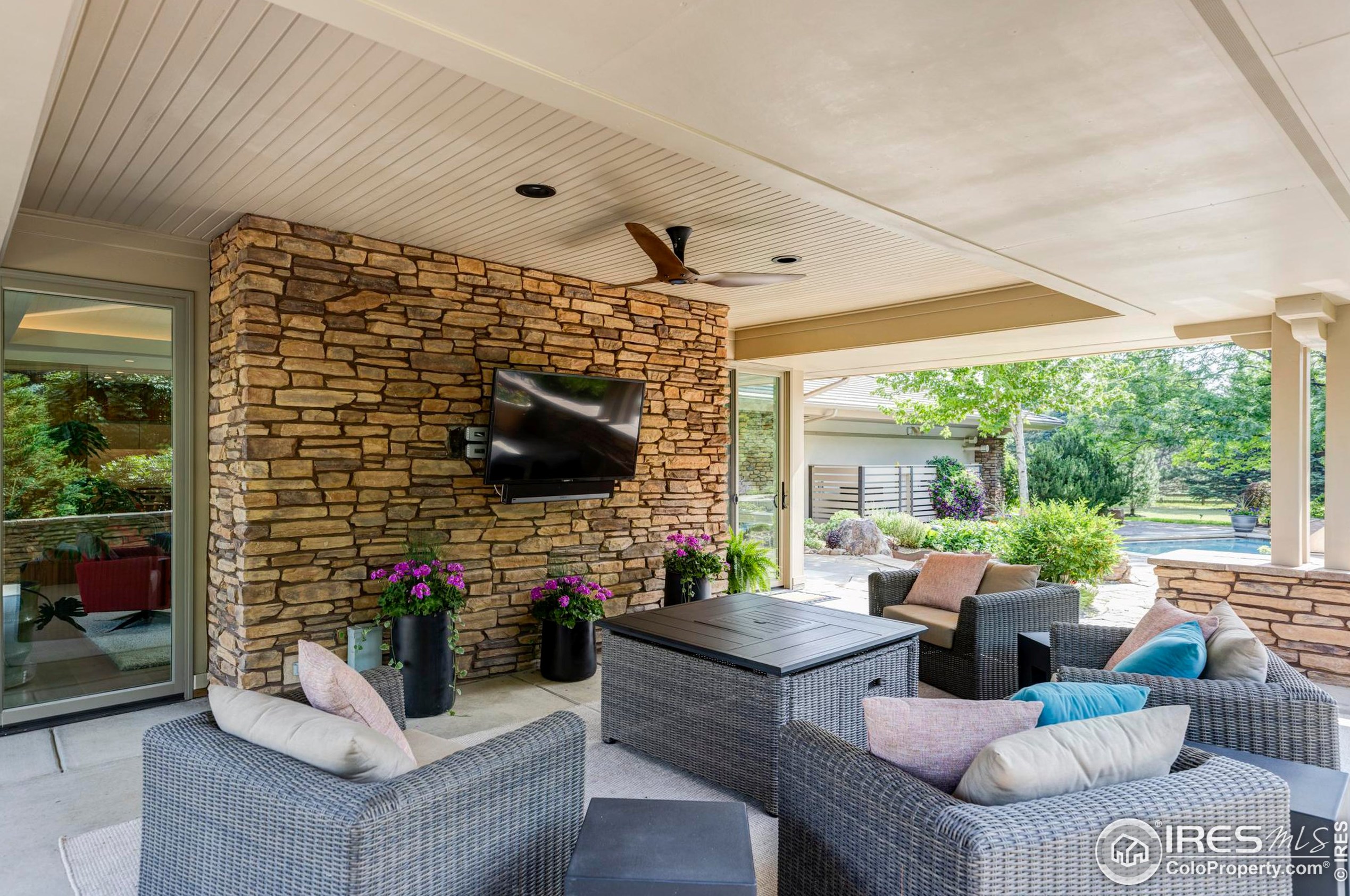 1332 White Hawk Rnch Dr, Boulder CO  80303-1670 exterior