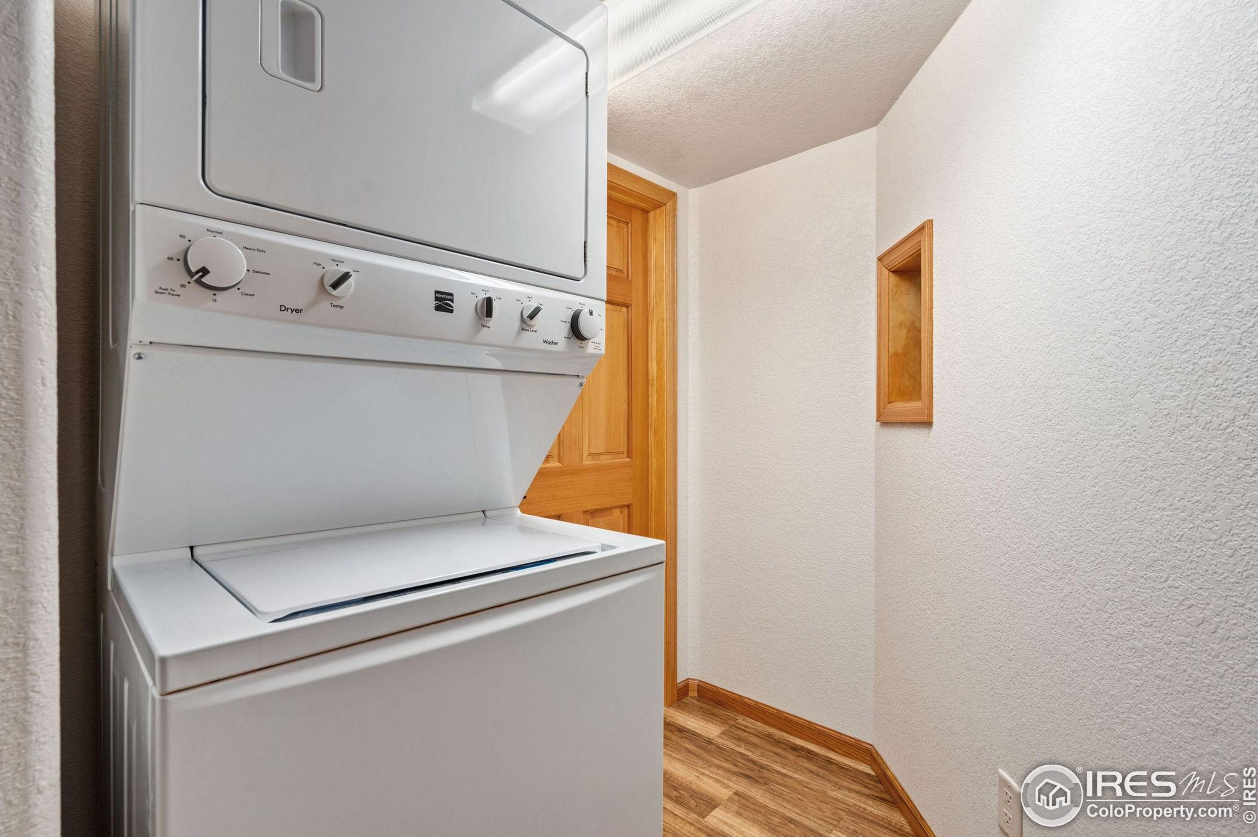 1037 Hinsdale Dr, Fort Collins CO  80526-3916 exterior