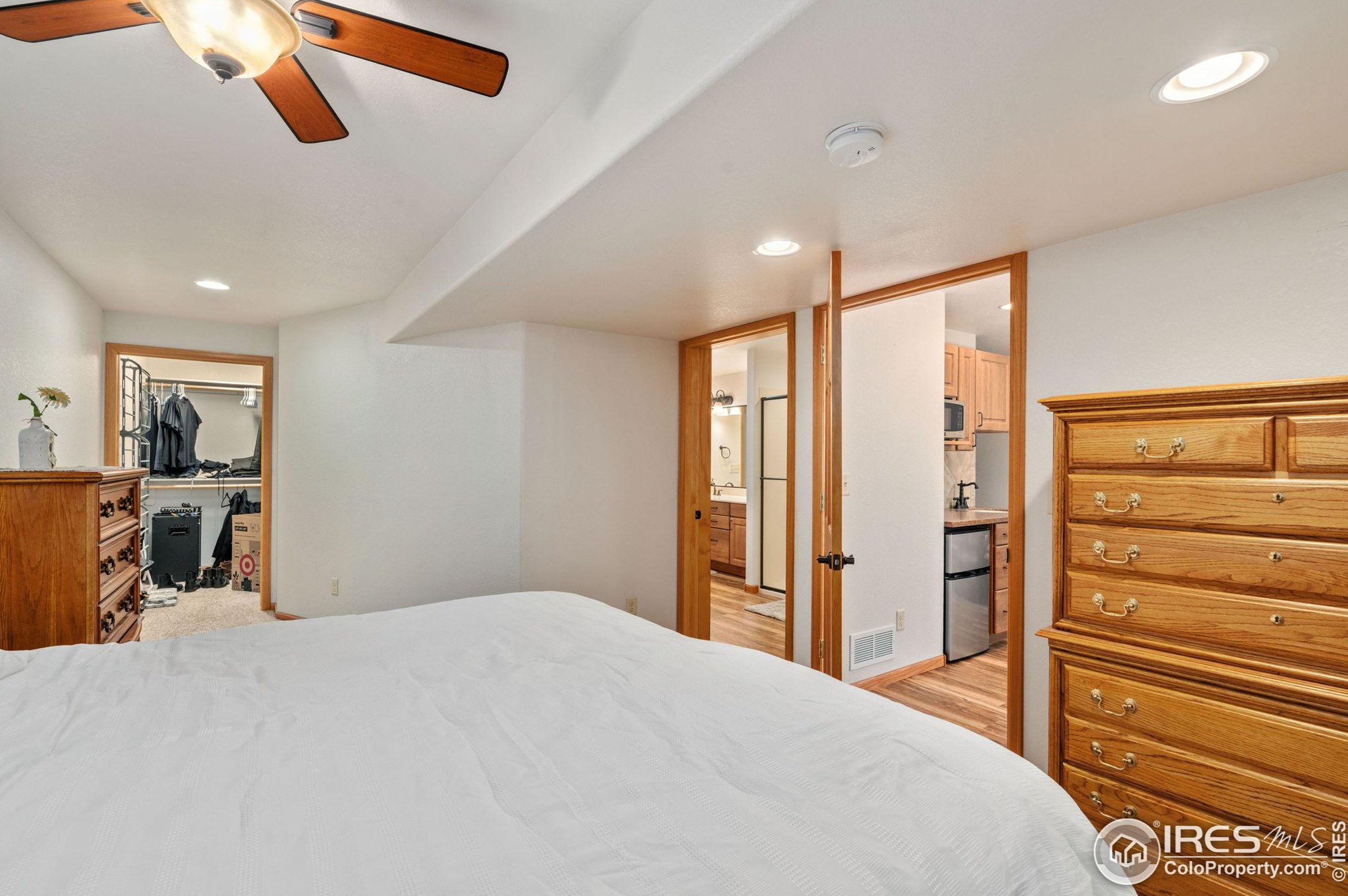 1037 Hinsdale Dr, Fort Collins CO  80526-3916 exterior