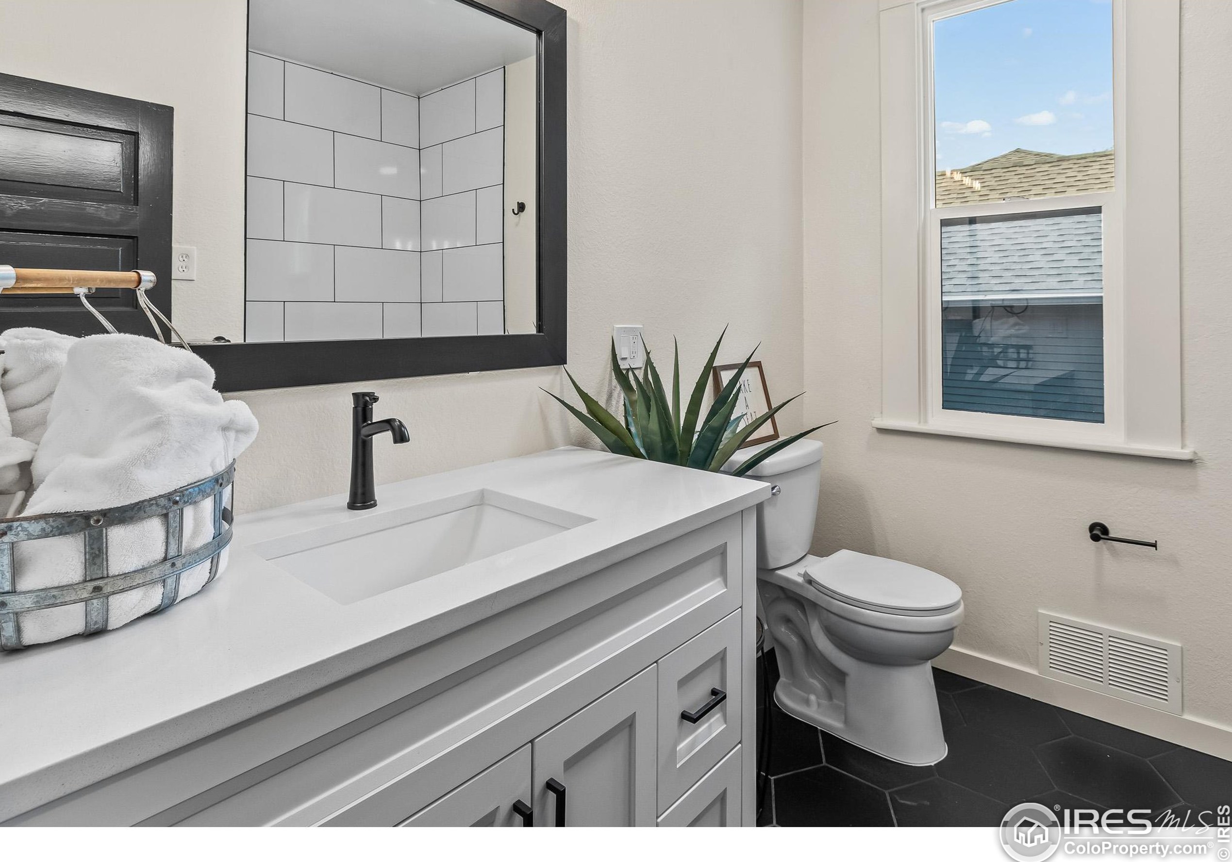 1410 12th St, Greeley CO  80631-3750 exterior