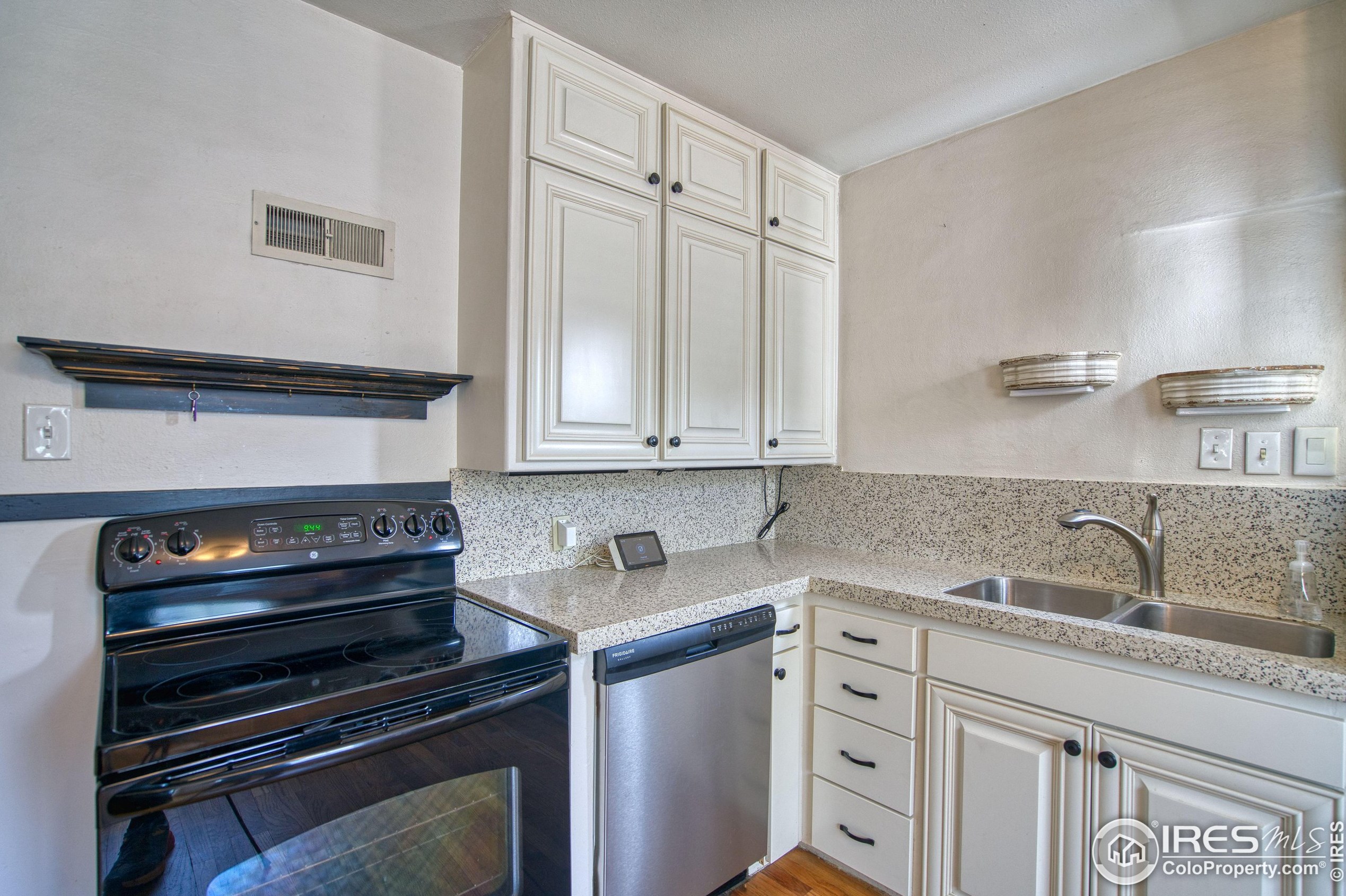 1325 16th St, Greeley CO 80631-6229 exterior