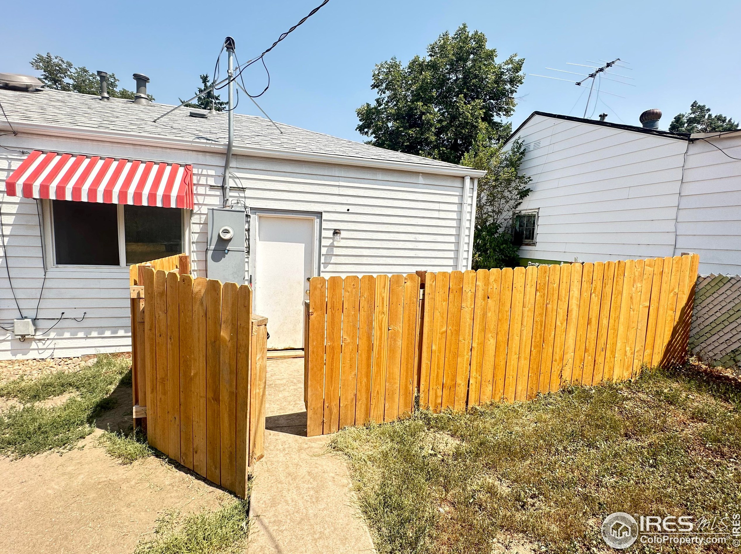 1121 Geneva St, Denver CO  80010-3307 exterior