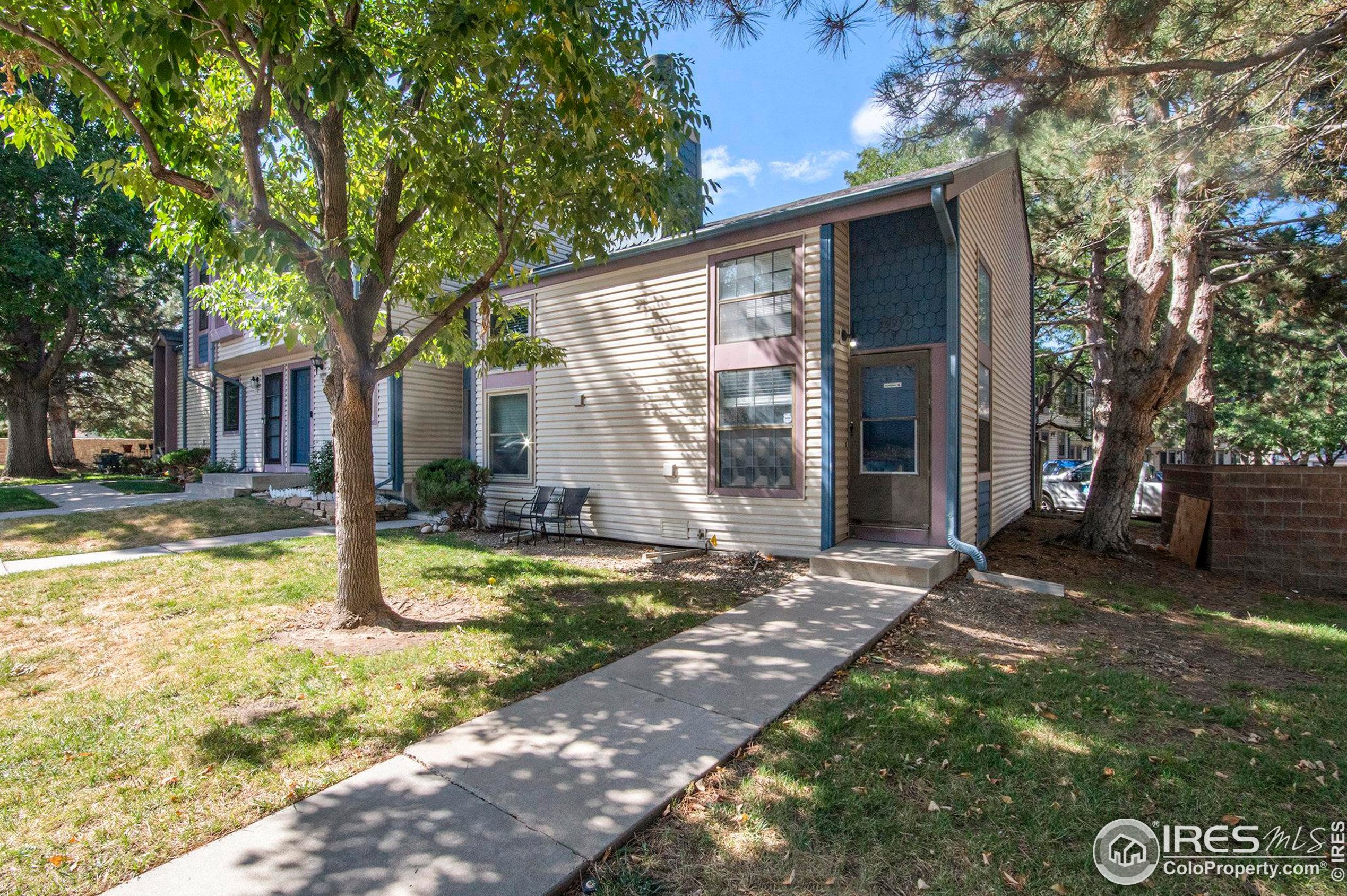 15999 Alaska Pl, Denver CO  80017-3705 exterior