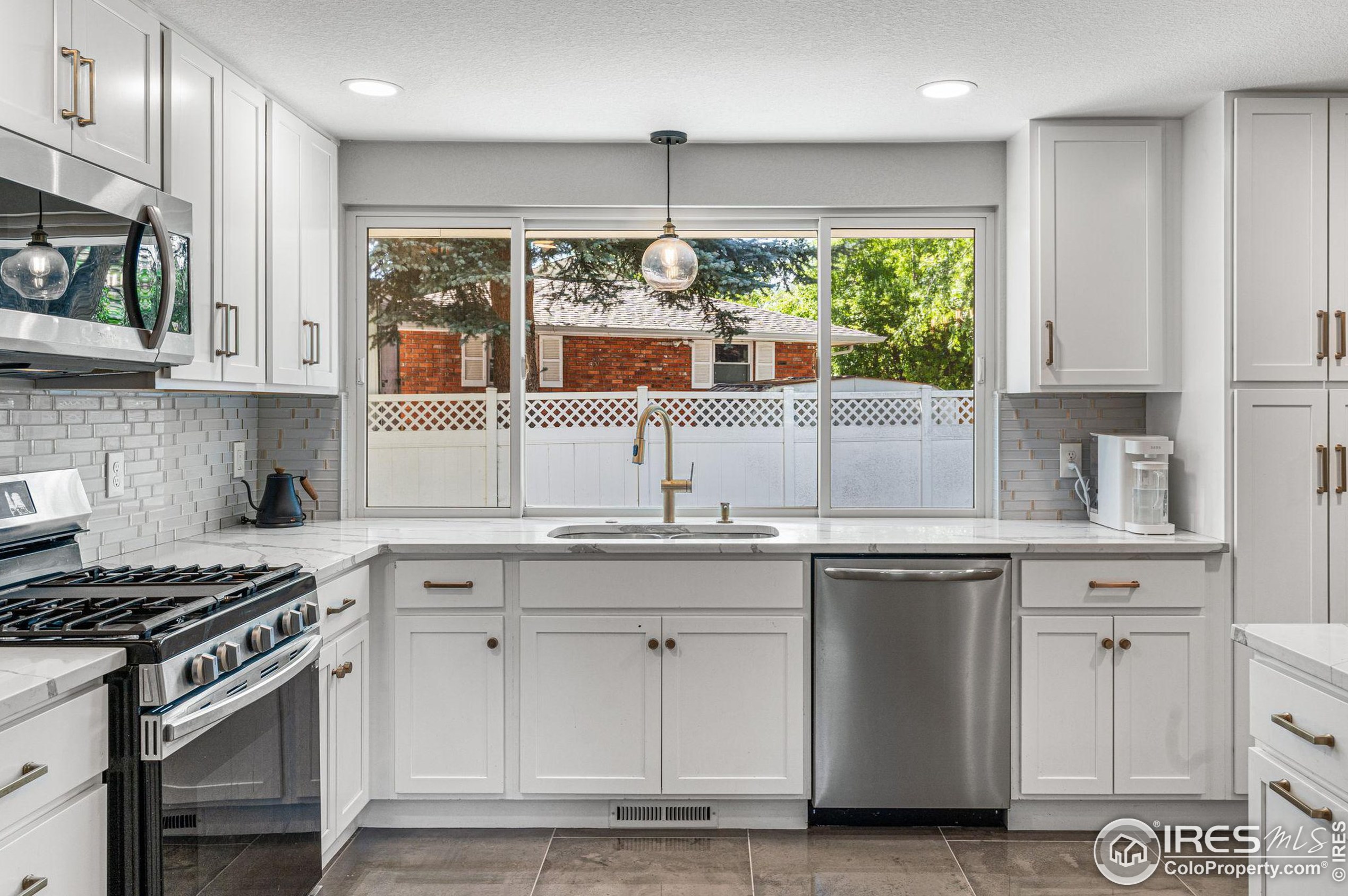 2645 Mtn Vw Ave, Longmont CO 80504-1225 exterior