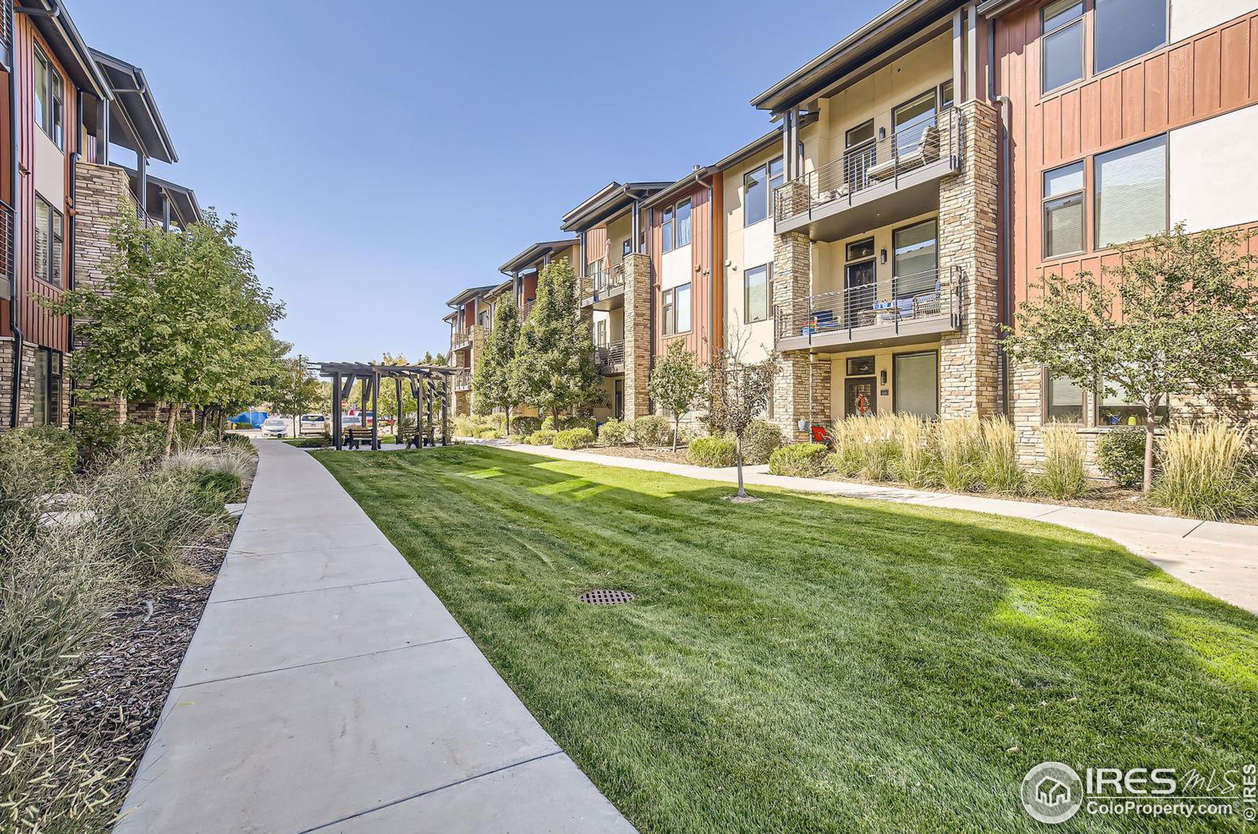 2727 Iowa Dr, Fort Collins CO  80525-4707 exterior