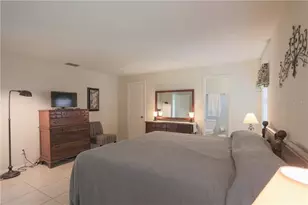 6986 W Country Club Dr N, Sarasota, FL 34243 - Photo 13