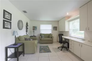 6986 W Country Club Dr N, Sarasota, FL 34243 - Photo 17