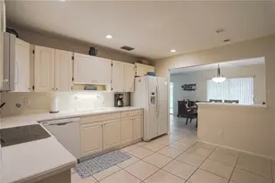 6986 W Country Club Dr N, Sarasota, FL 34243 - Photo 11