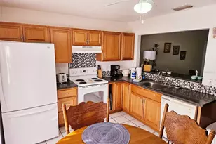 4107 41st St W, Bradenton, FL 34205 - Photo 3