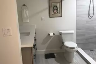 800 Benjamin Franklin Dr, Sarasota, FL 34236 - Photo 17