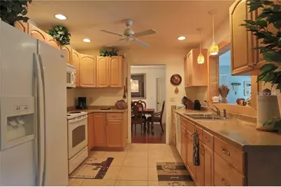2929 Mayflower Street, Sarasota, FL 34231 - Photo 7
