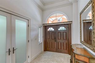 2520 Tami Sola St, Sarasota, FL 34237 - Photo 9