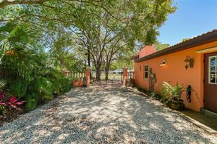 2520 Tami Sola St, Sarasota, FL 34237 - Photo 47