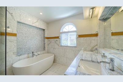 2520 Tami Sola Street, Sarasota, FL 34237 - Photo 27