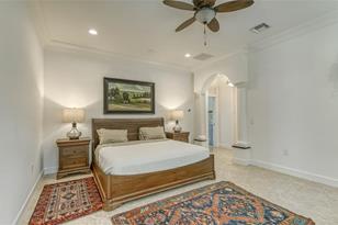 2520 Tami Sola St, Sarasota, FL 34237 - Photo 25