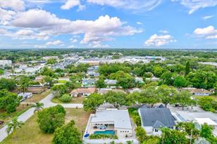 1905 Tulip Dr, Sarasota, FL 34239 - Photo 47