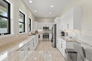 1905 Tulip Dr, Sarasota, FL 34239 - Photo 15