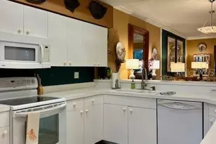 9611 Castle Point Dr, Sarasota, FL 34238 - Photo 11